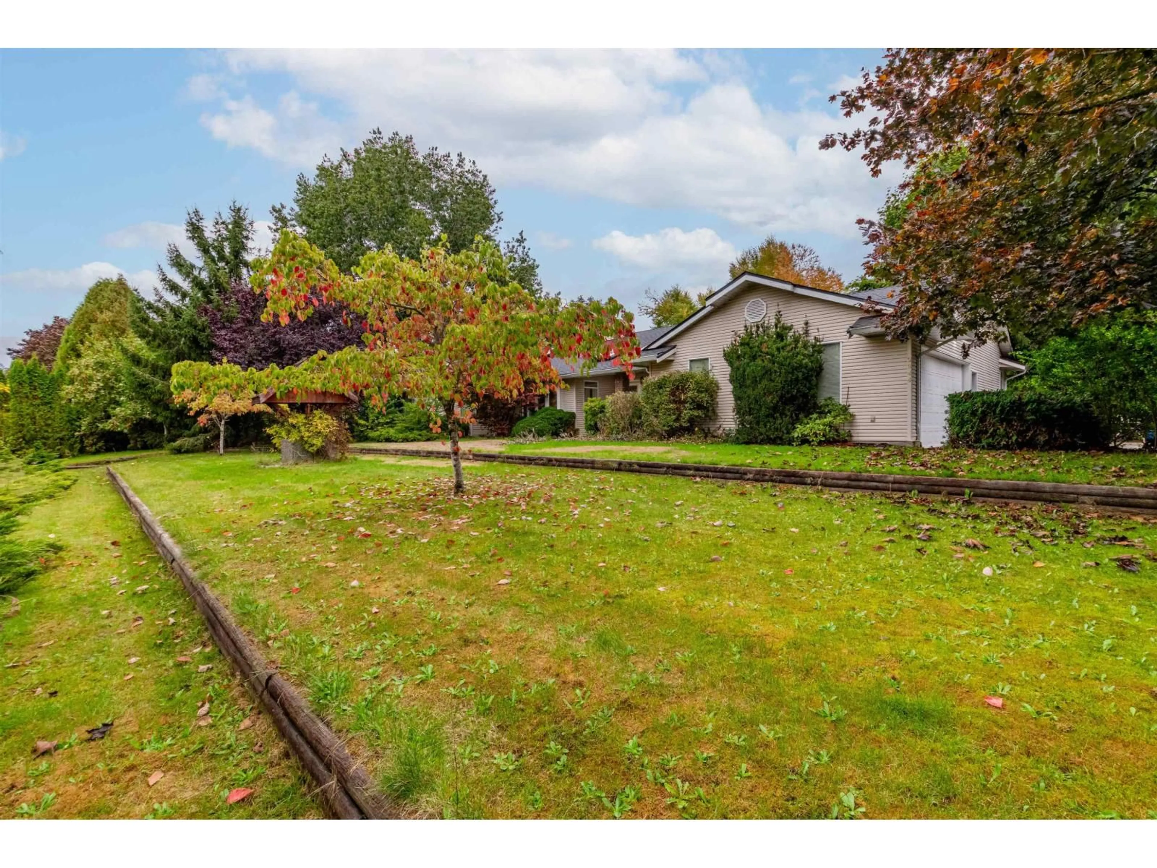 A pic from outside/outdoor area/front of a property/back of a property/a pic from drone, street for 2844 BERGMAN, Abbotsford British Columbia V4X1H3