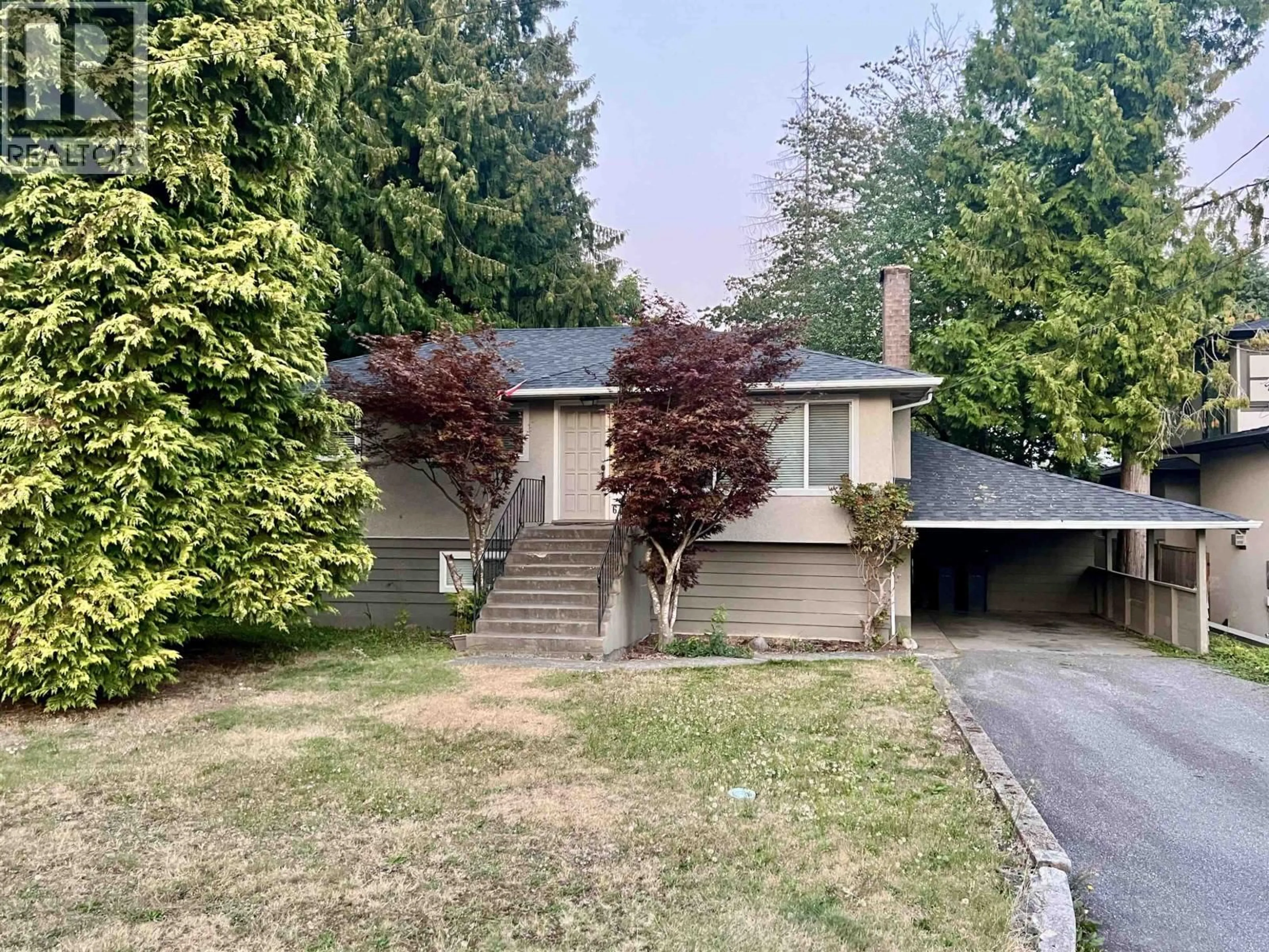 Home with vinyl exterior material, street for 695 NEWPORT STREET, Coquitlam British Columbia V3J3H7
