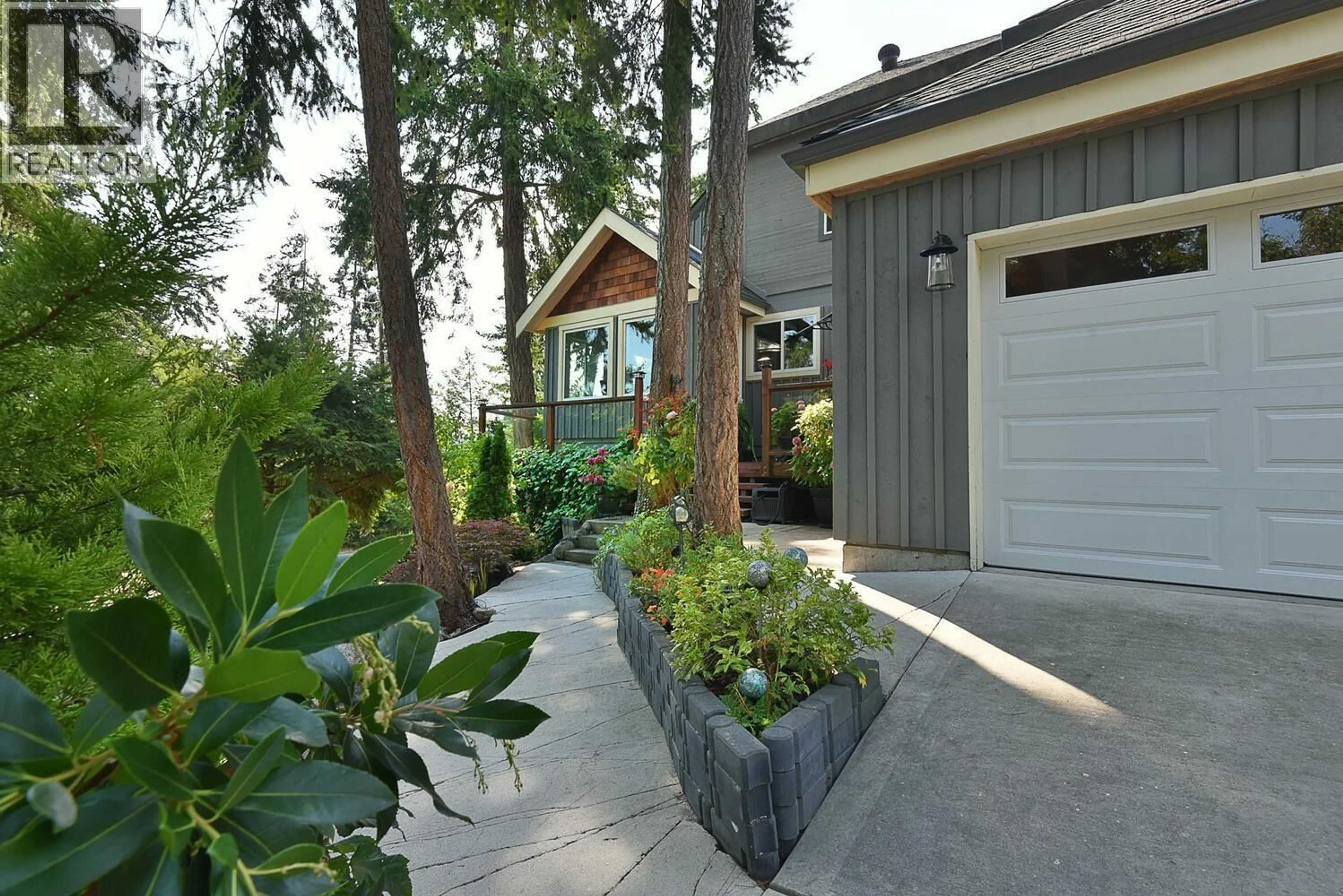 Patio, street for 9196 TRUMAN ROAD, Halfmoon Bay British Columbia V7Z1B5