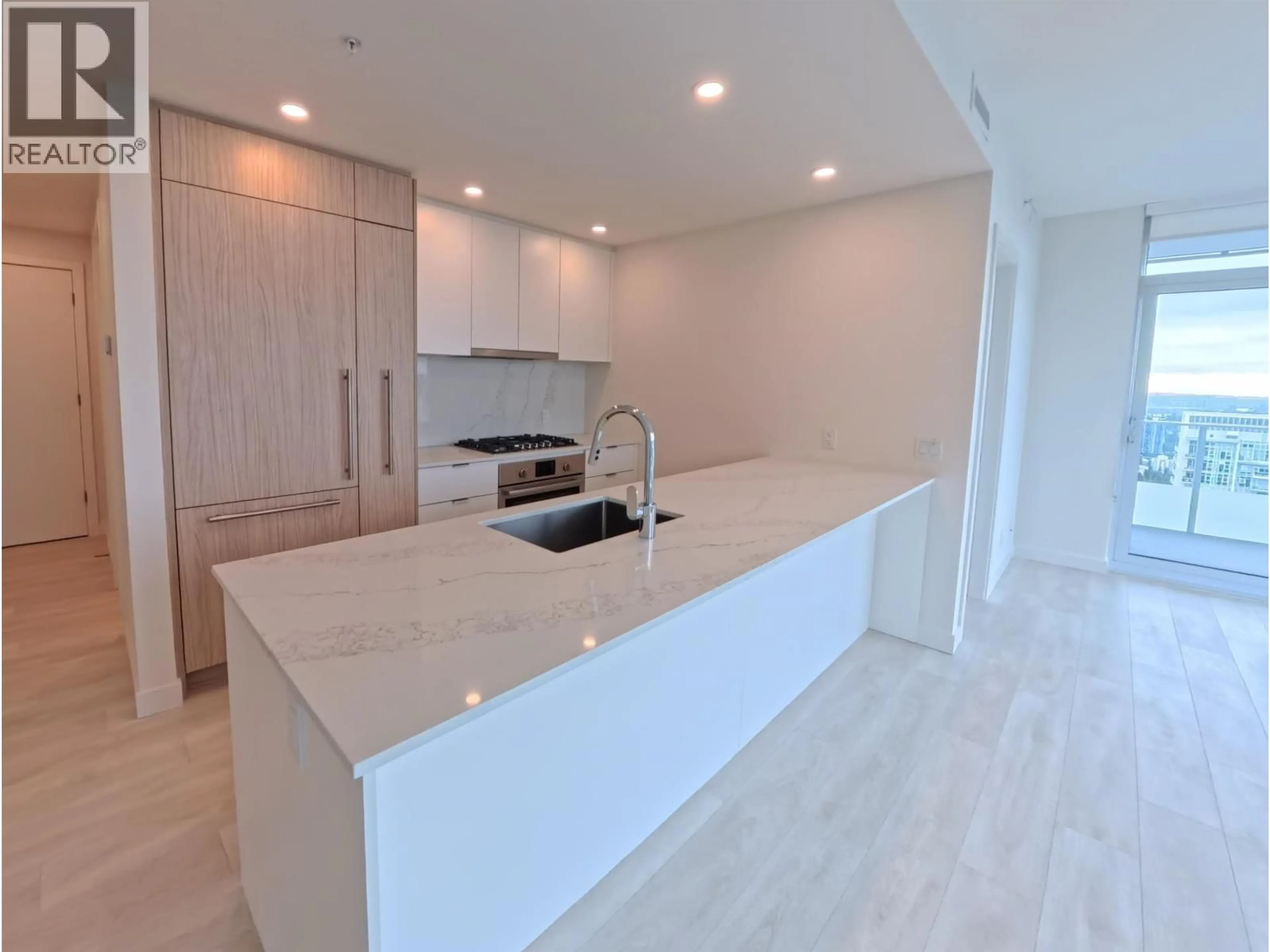 Open concept kitchen, ceramic/tile floor for 3204 - 537 COTTONWOOD AVENUE, Coquitlam British Columbia V3J0S4