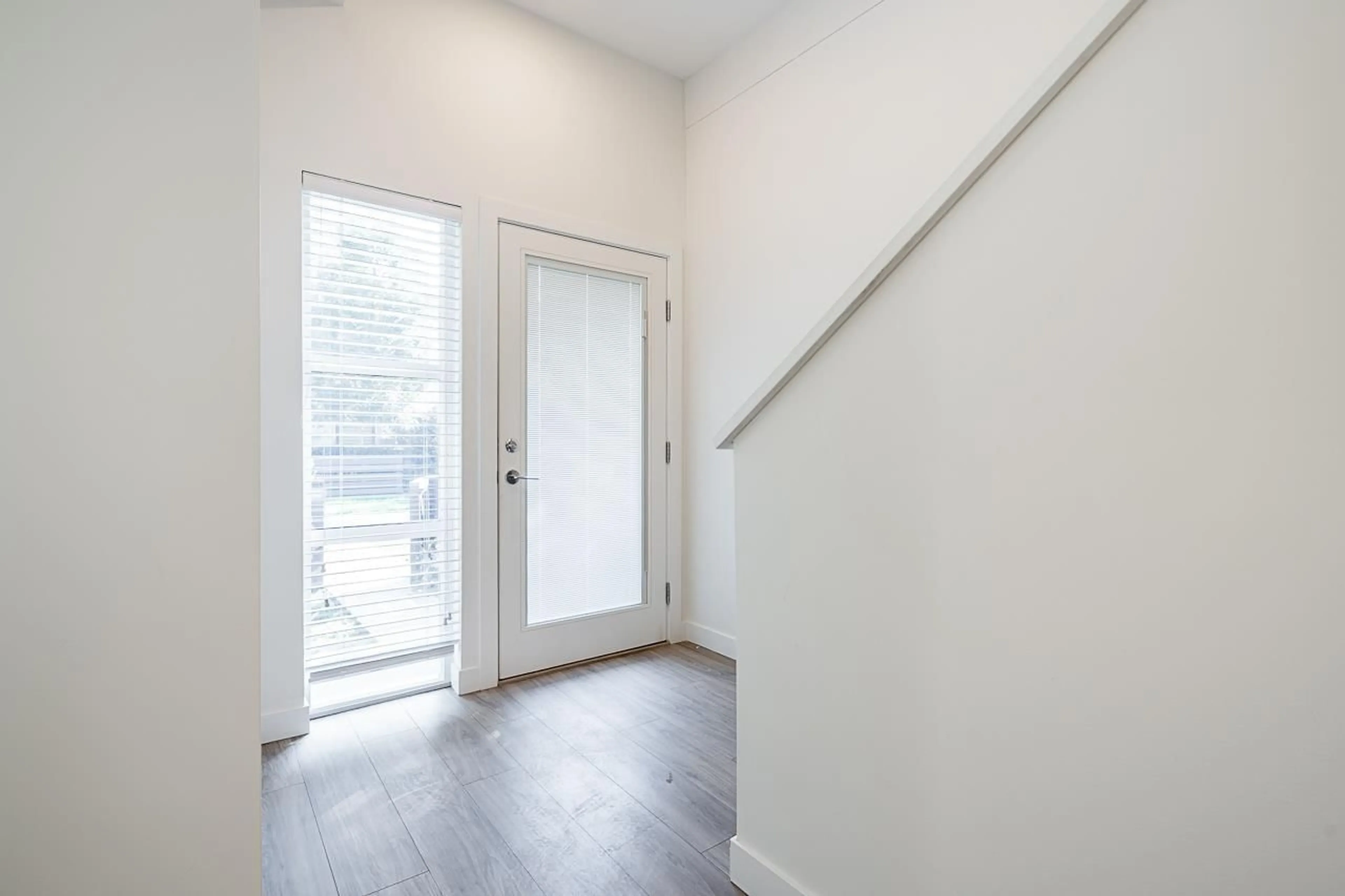 Indoor entryway for 46 - 7288 188, Surrey British Columbia V4N6W3