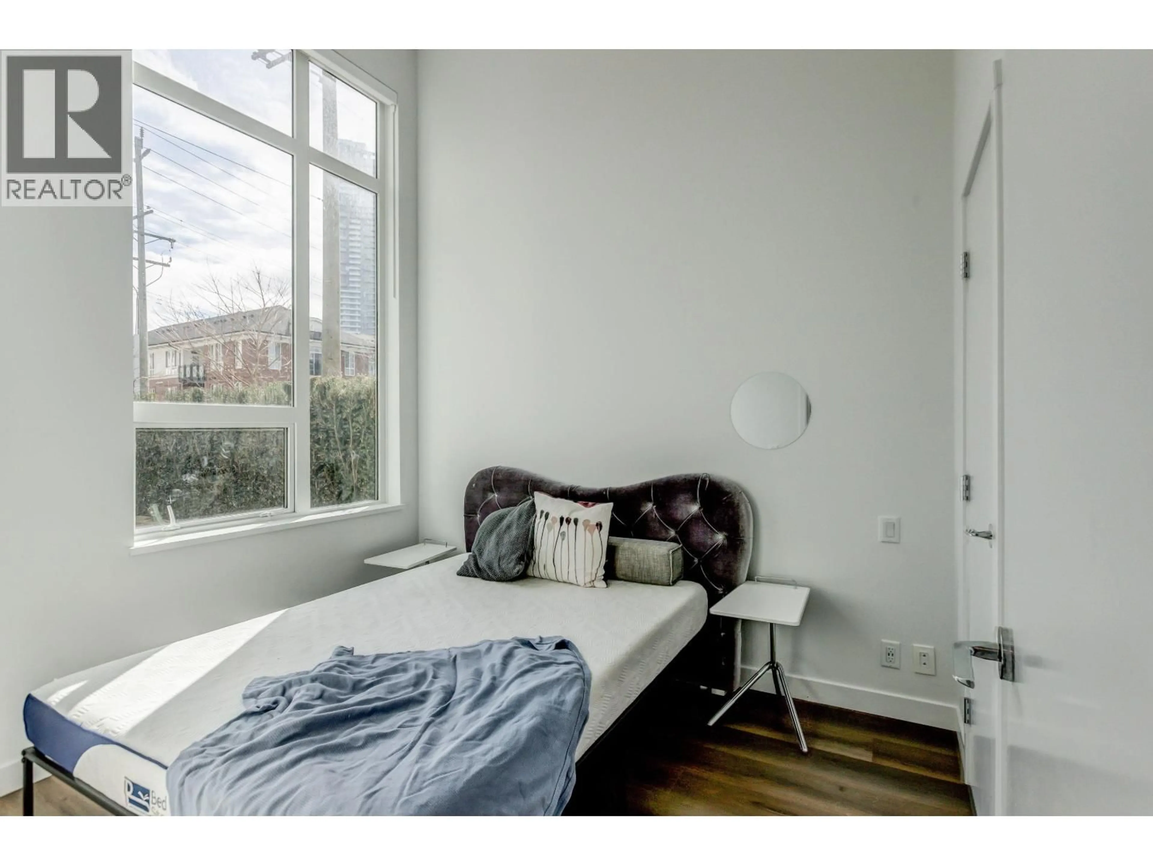 Bedroom with bed, unknown for 111 - 645 COMO LAKE AVENUE, Coquitlam British Columbia V3J0N9