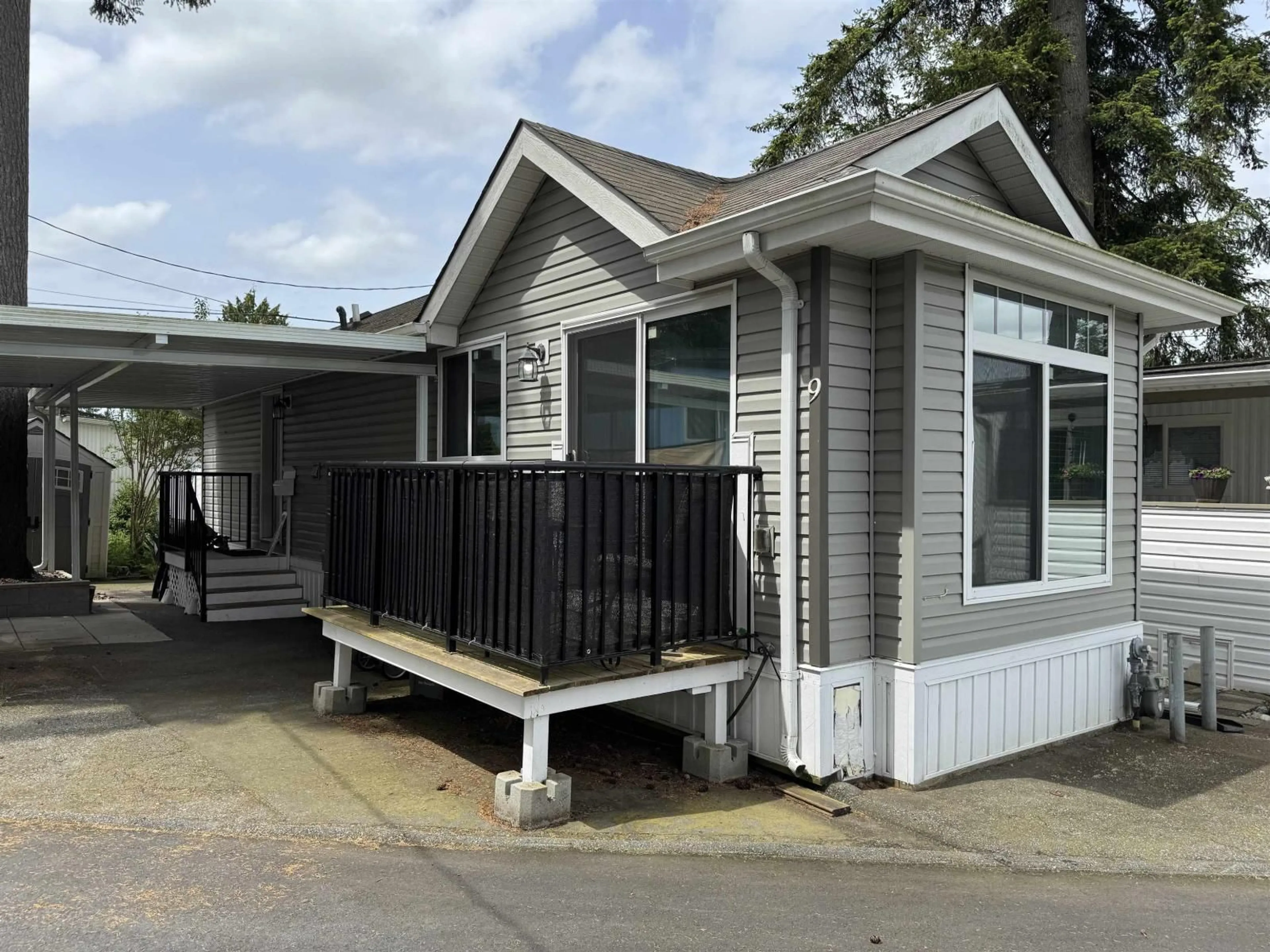Home with vinyl exterior material, street for 9 - 24330 FRASER, Langley British Columbia V2Z1N2