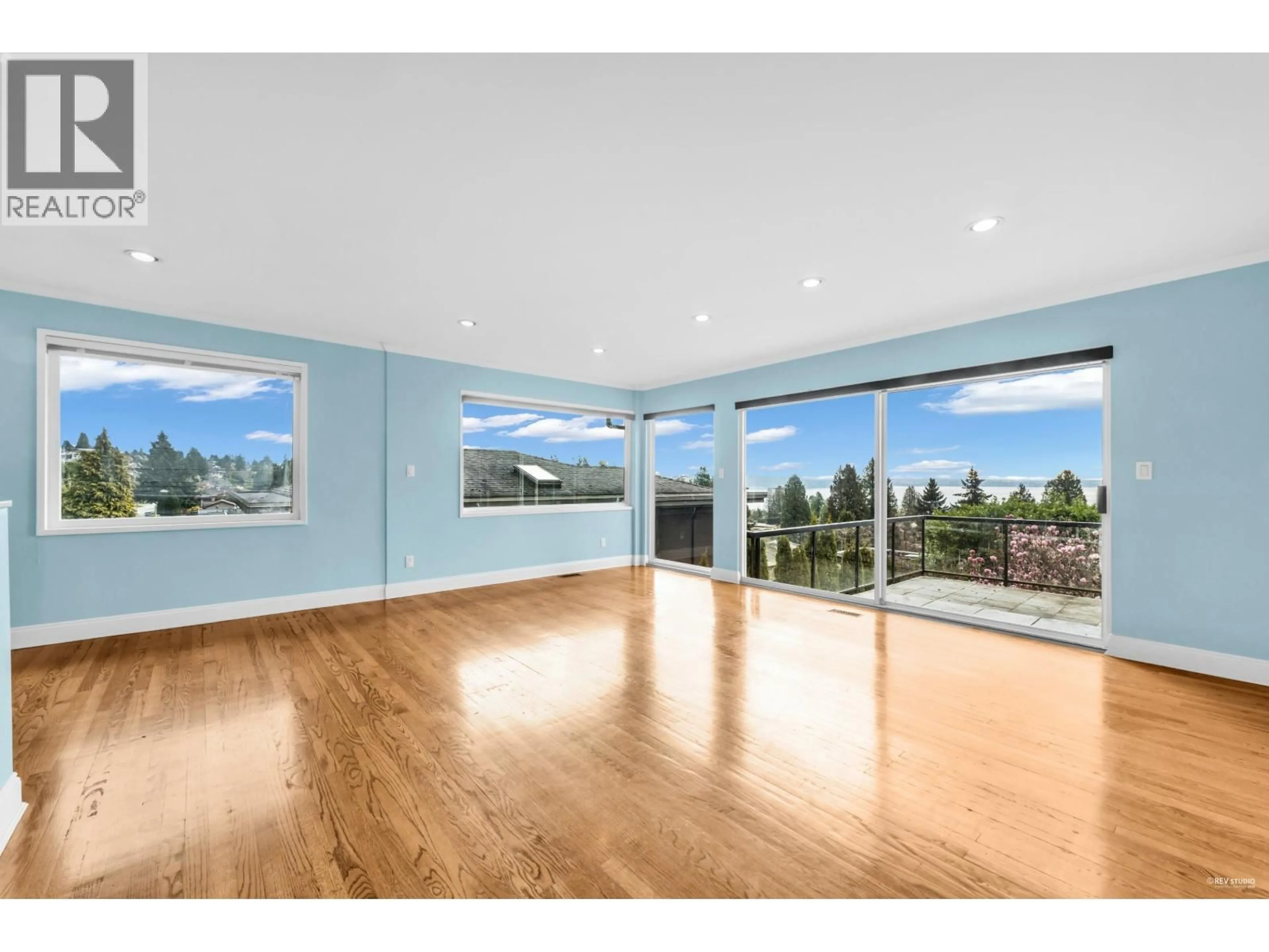Unknown for 2558 MATHERS AVENUE, West Vancouver British Columbia V7V2J1