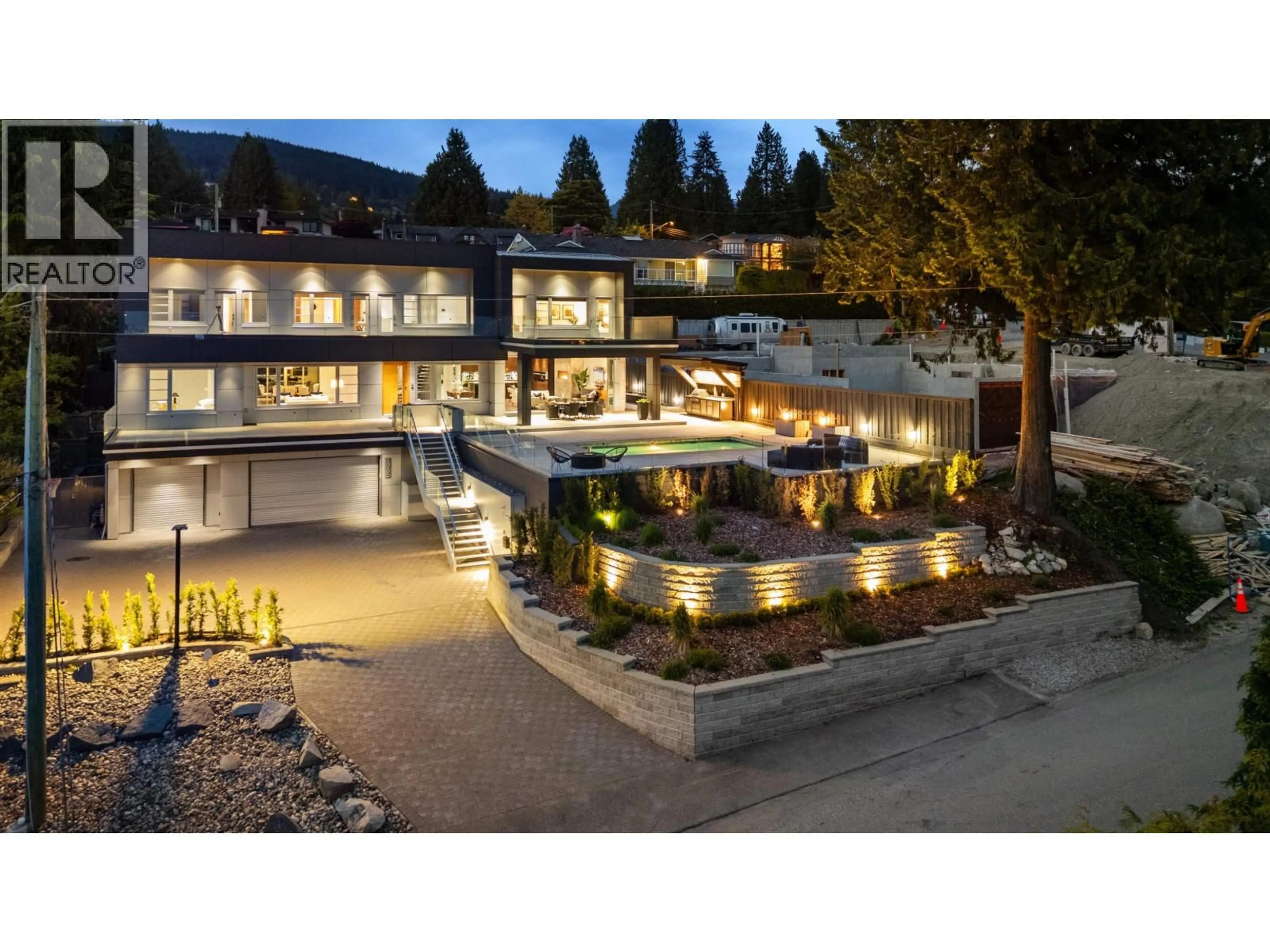Patio, mountain view for 1265 QUEENS AVENUE, West Vancouver British Columbia V7S2K4