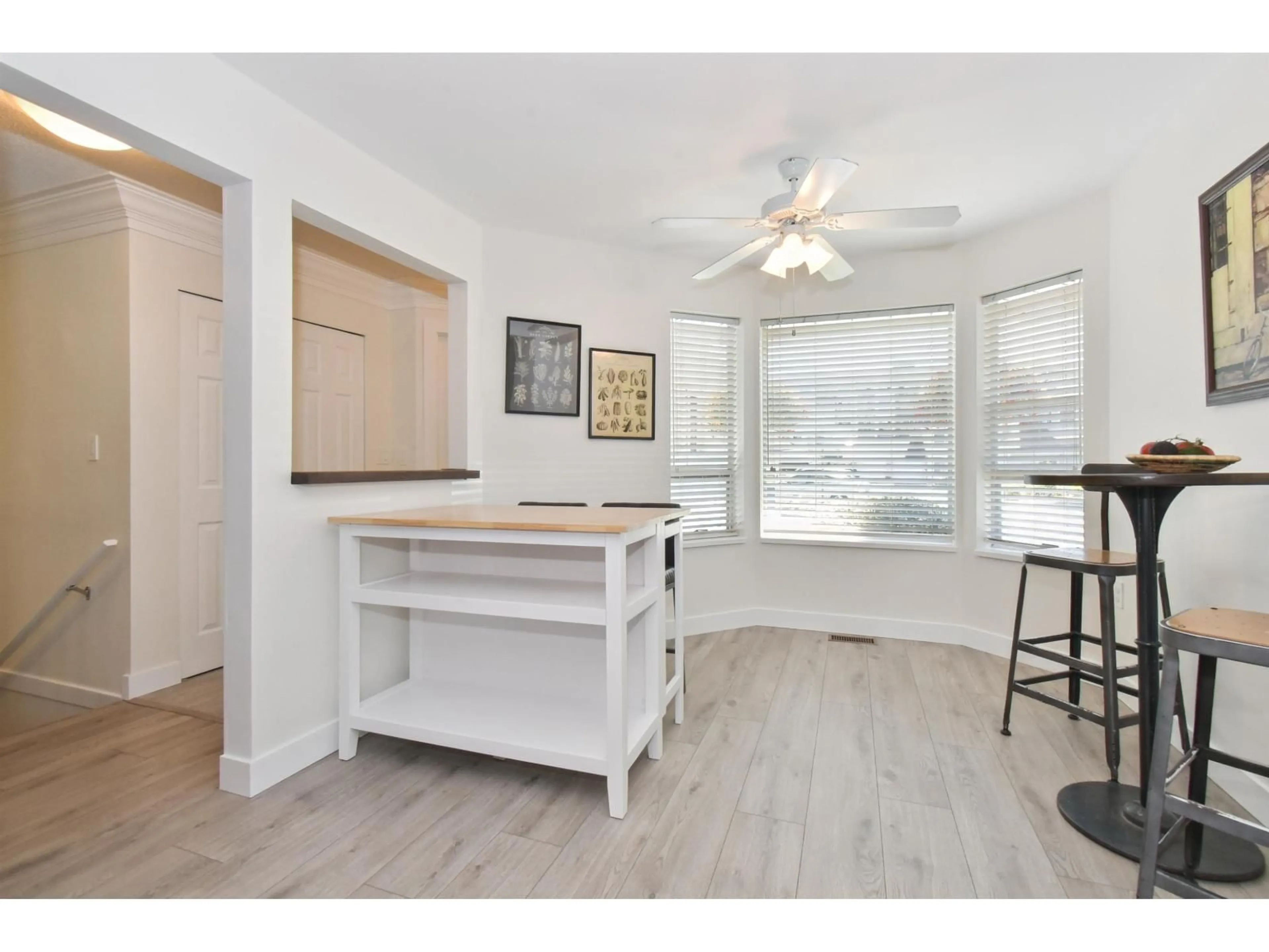 Open concept kitchen, wood/laminate floor for 2475 EMERSON, Abbotsford British Columbia V2T4W5