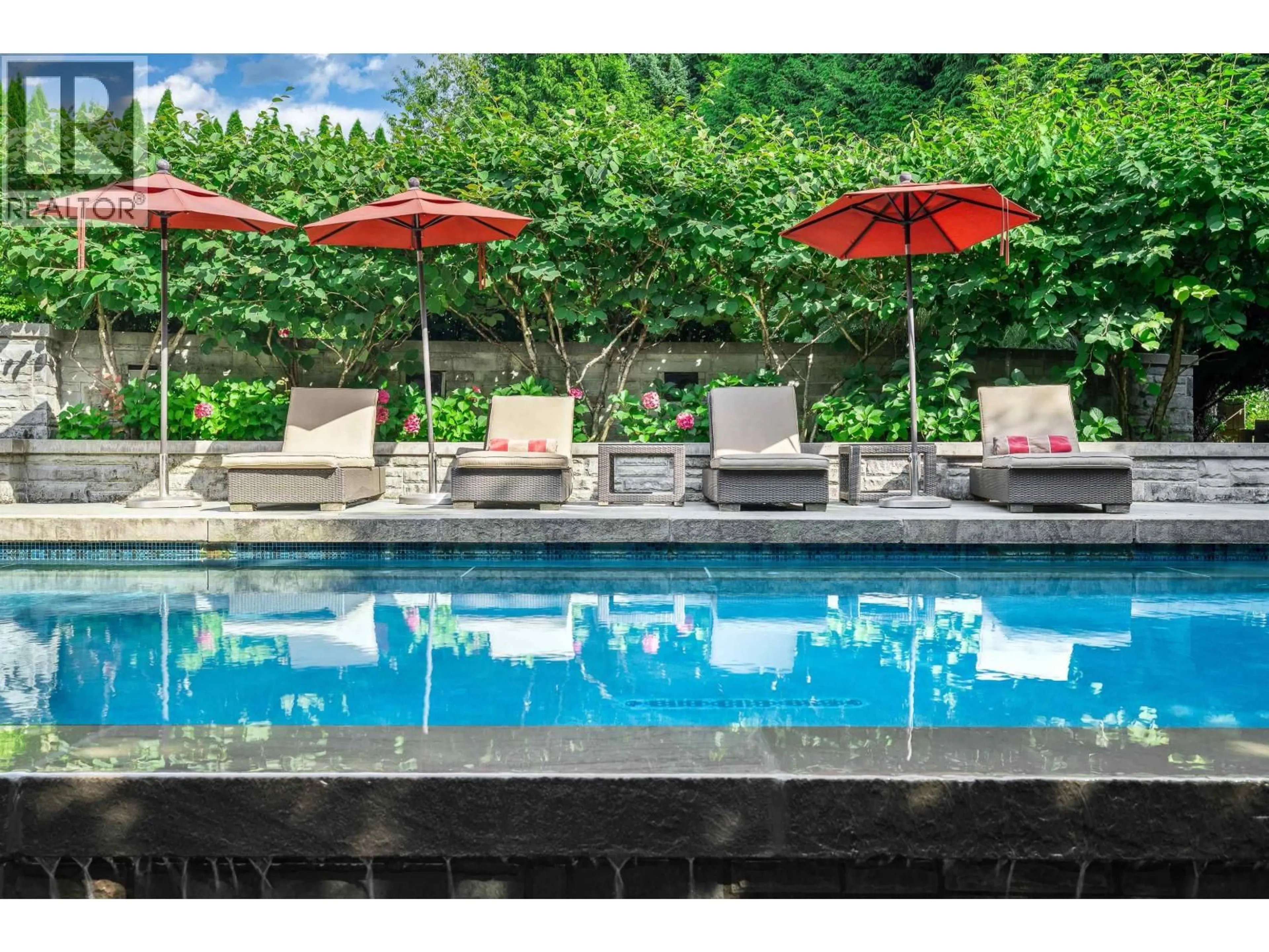 Pool for 8112 GOVERNMENT ROAD, Burnaby British Columbia V5A2E2