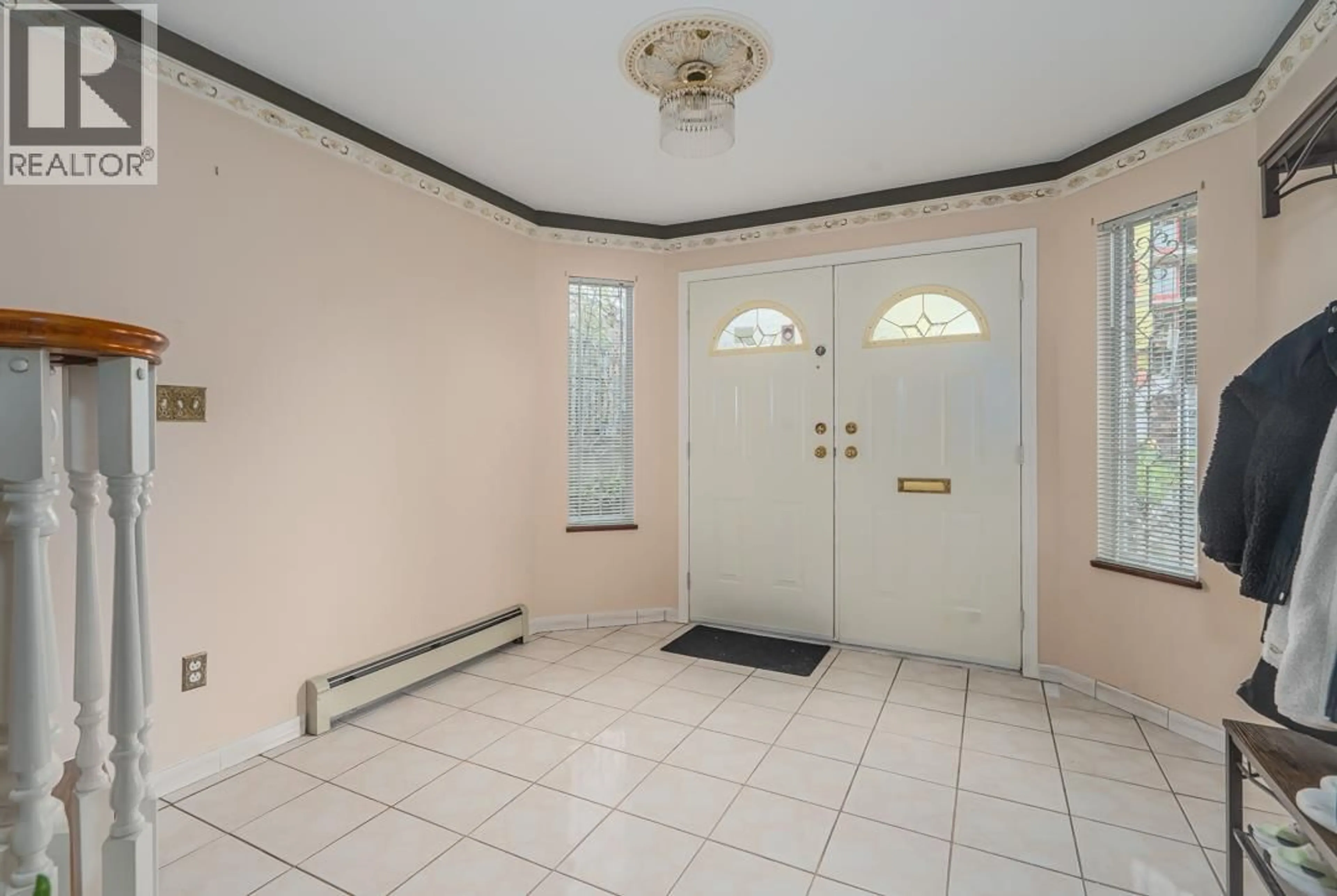 Indoor foyer for 3240 CLIVE AVENUE, Vancouver British Columbia V5R4V2