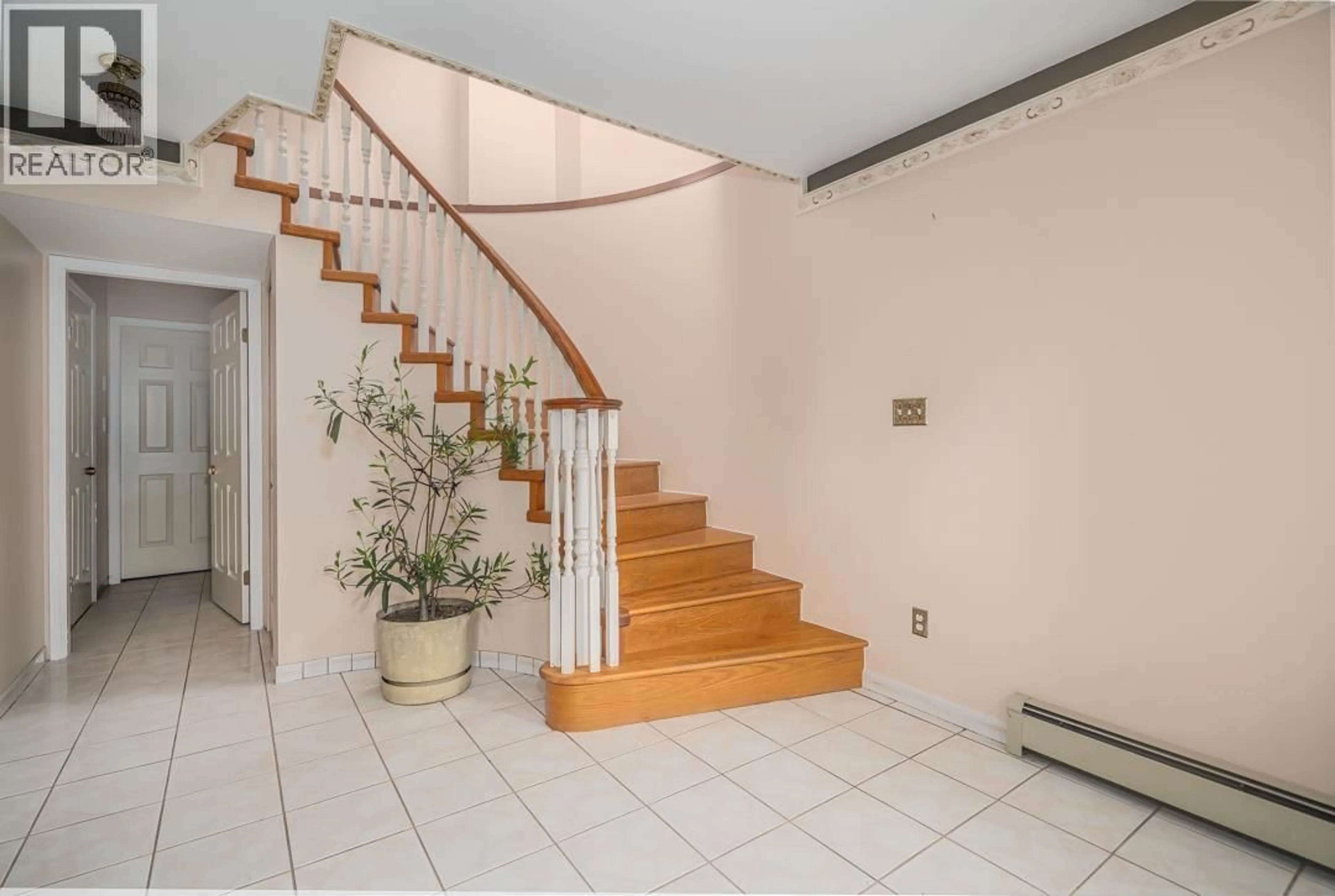 Indoor foyer for 3240 CLIVE AVENUE, Vancouver British Columbia V5R4V2