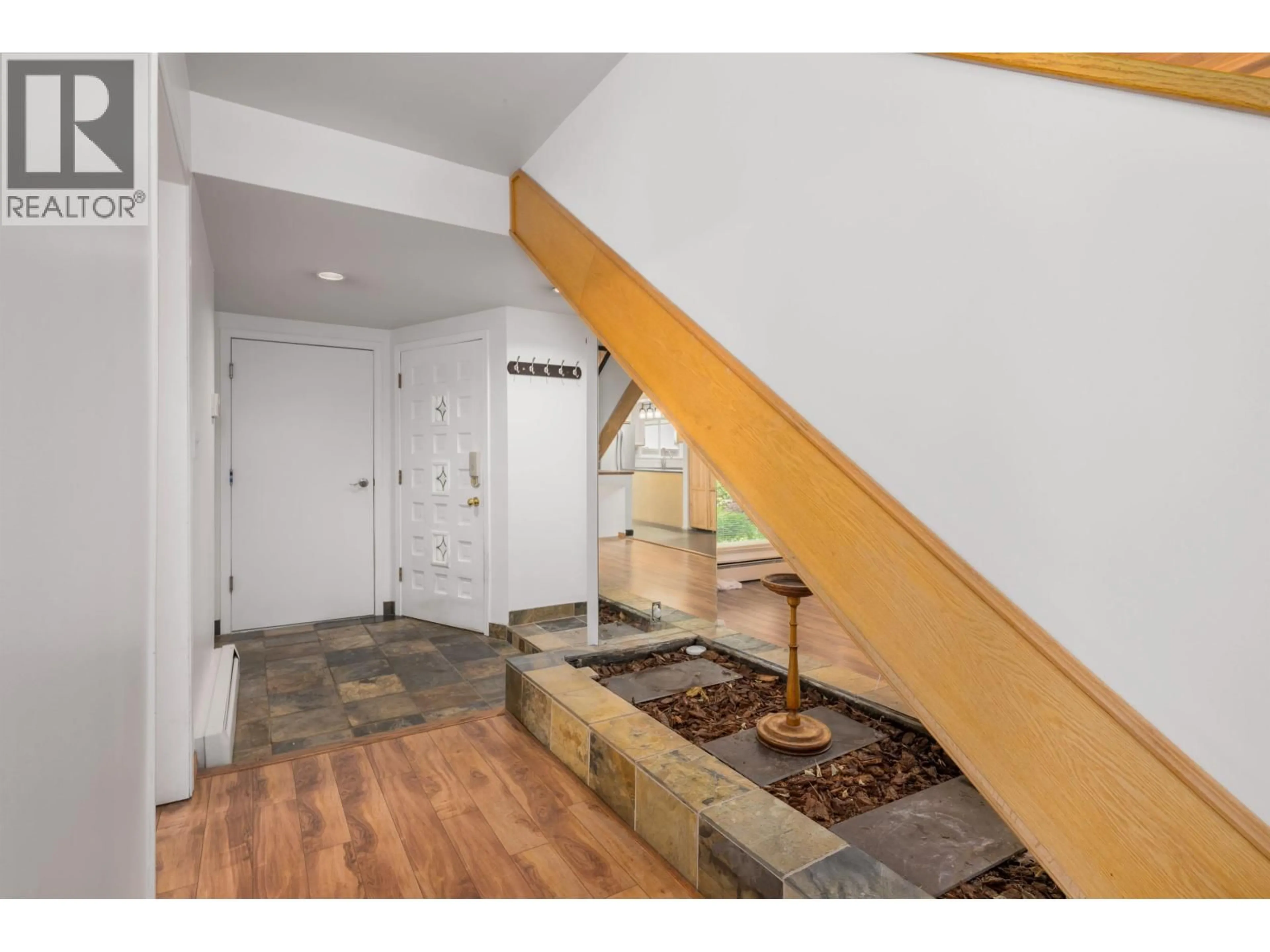 Indoor entryway for 23236 130 AVENUE, Maple Ridge British Columbia V2X4S6