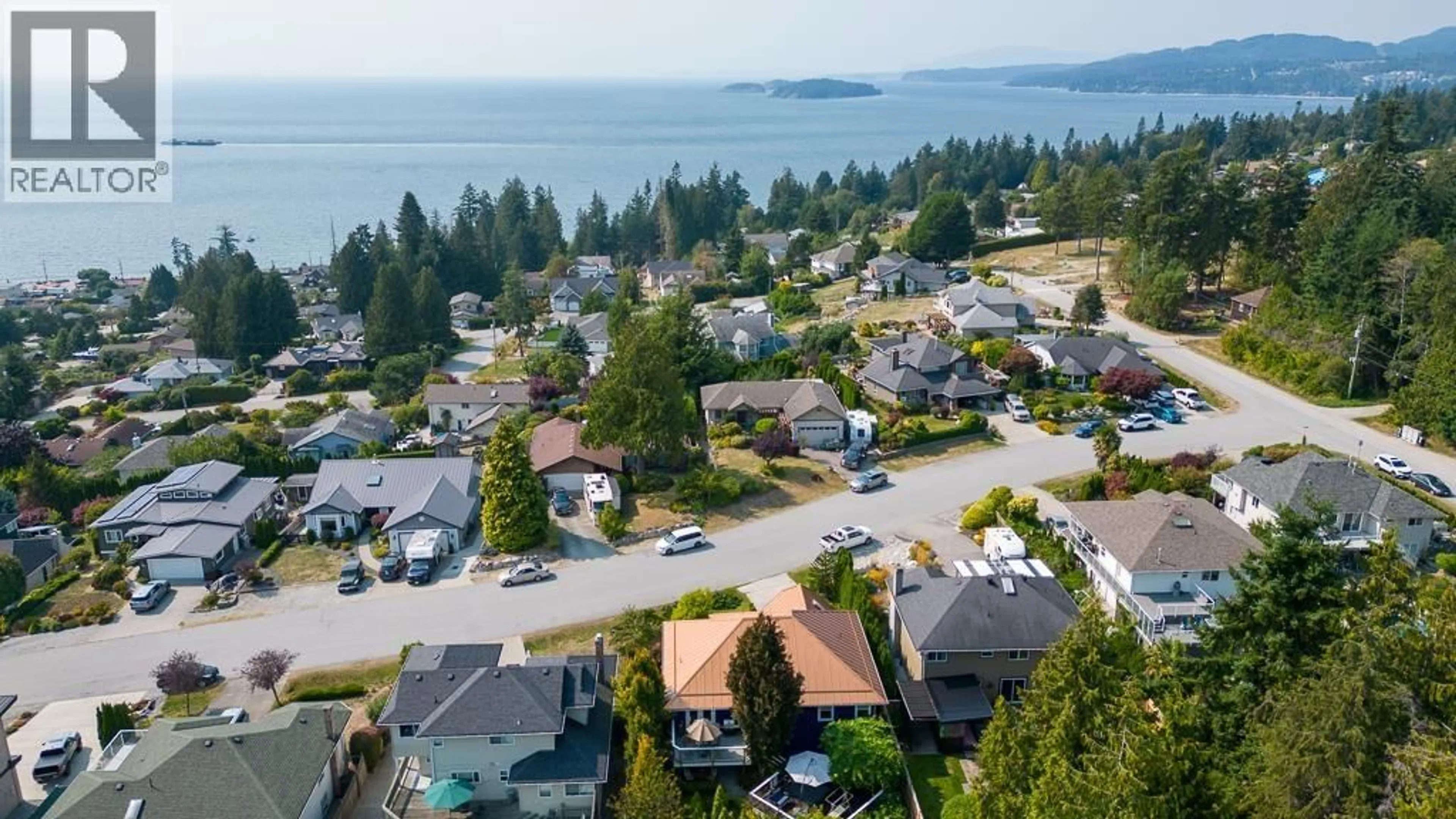 A pic from outside/outdoor area/front of a property/back of a property/a pic from drone, unknown for 4868 BLUEGROUSE DRIVE, Sechelt British Columbia V7Z0G4