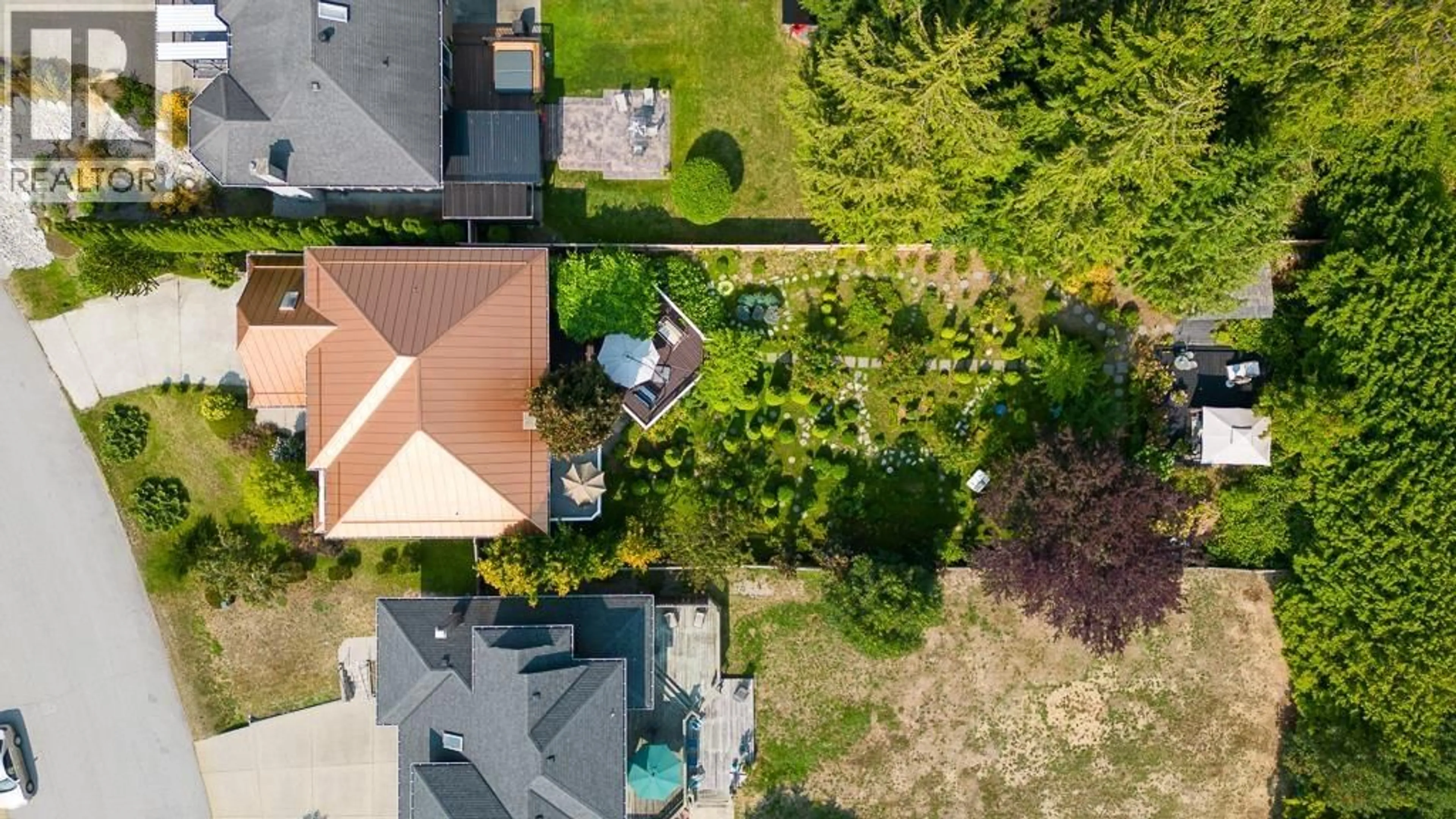 A pic from outside/outdoor area/front of a property/back of a property/a pic from drone, street for 4868 BLUEGROUSE DRIVE, Sechelt British Columbia V7Z0G4