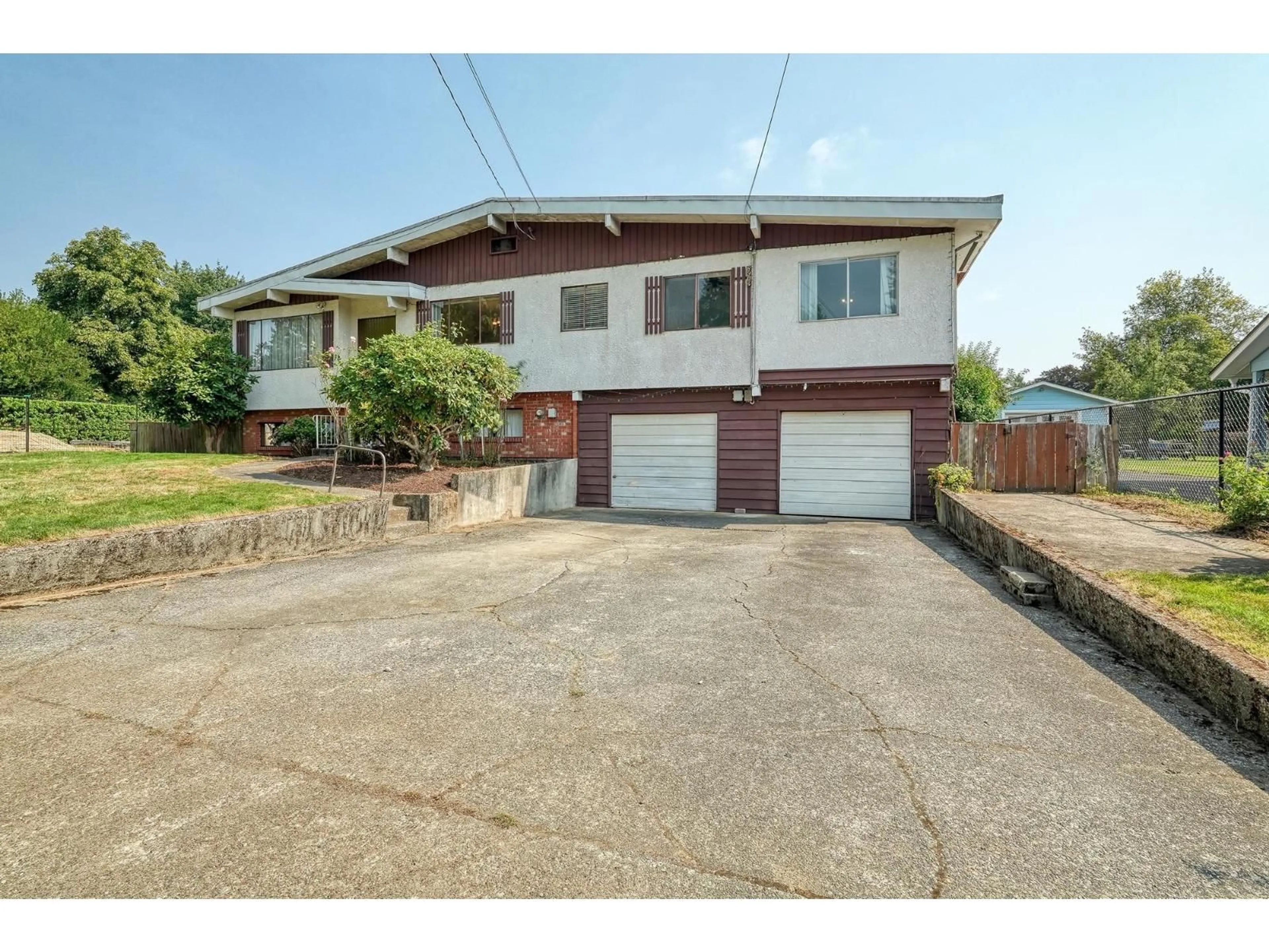 A pic from outside/outdoor area/front of a property/back of a property/a pic from drone, street for 8904 GAY, Langley British Columbia V1M2S4