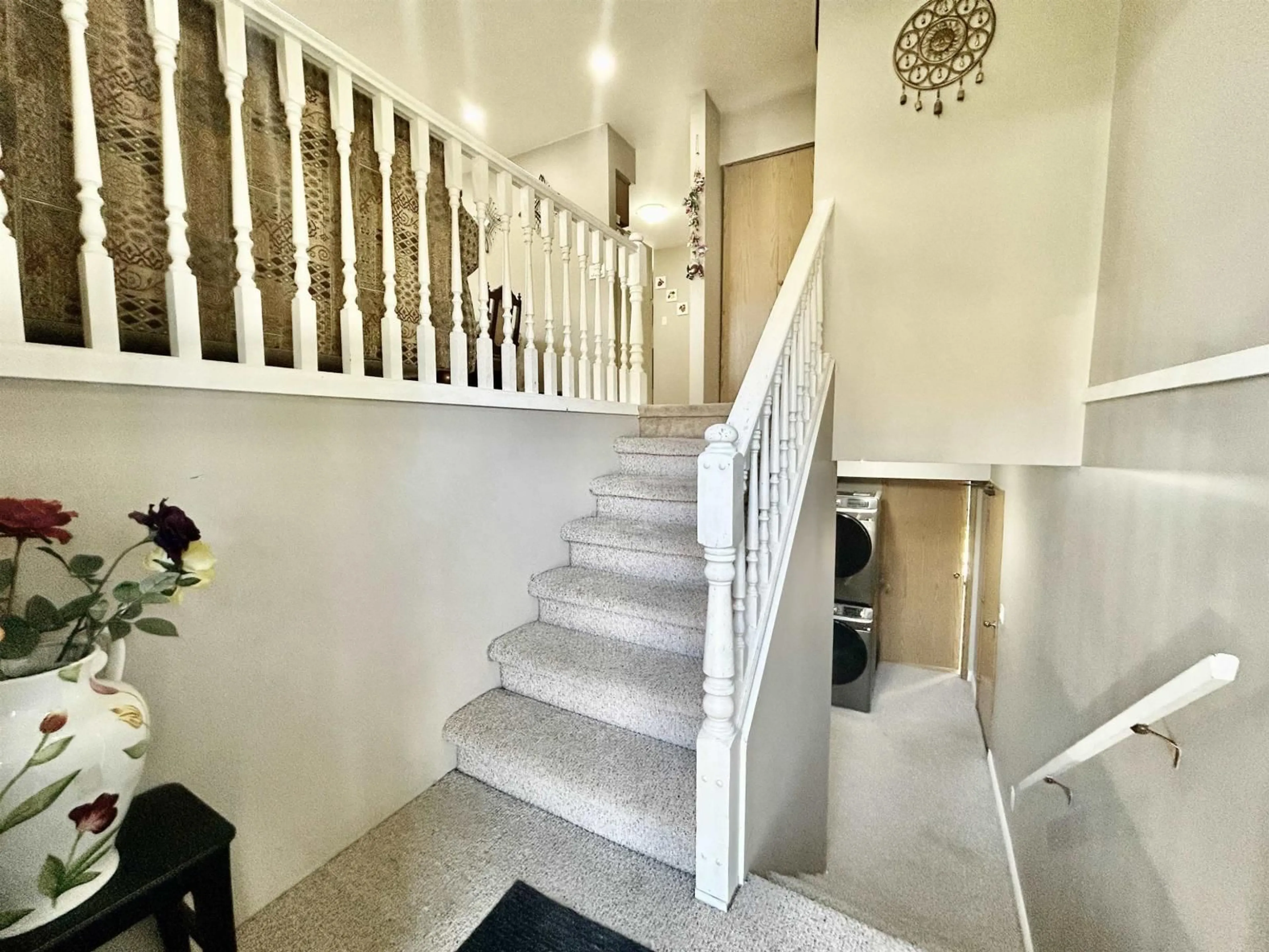 Indoor foyer for 6591 130A, Surrey British Columbia V3W8P5