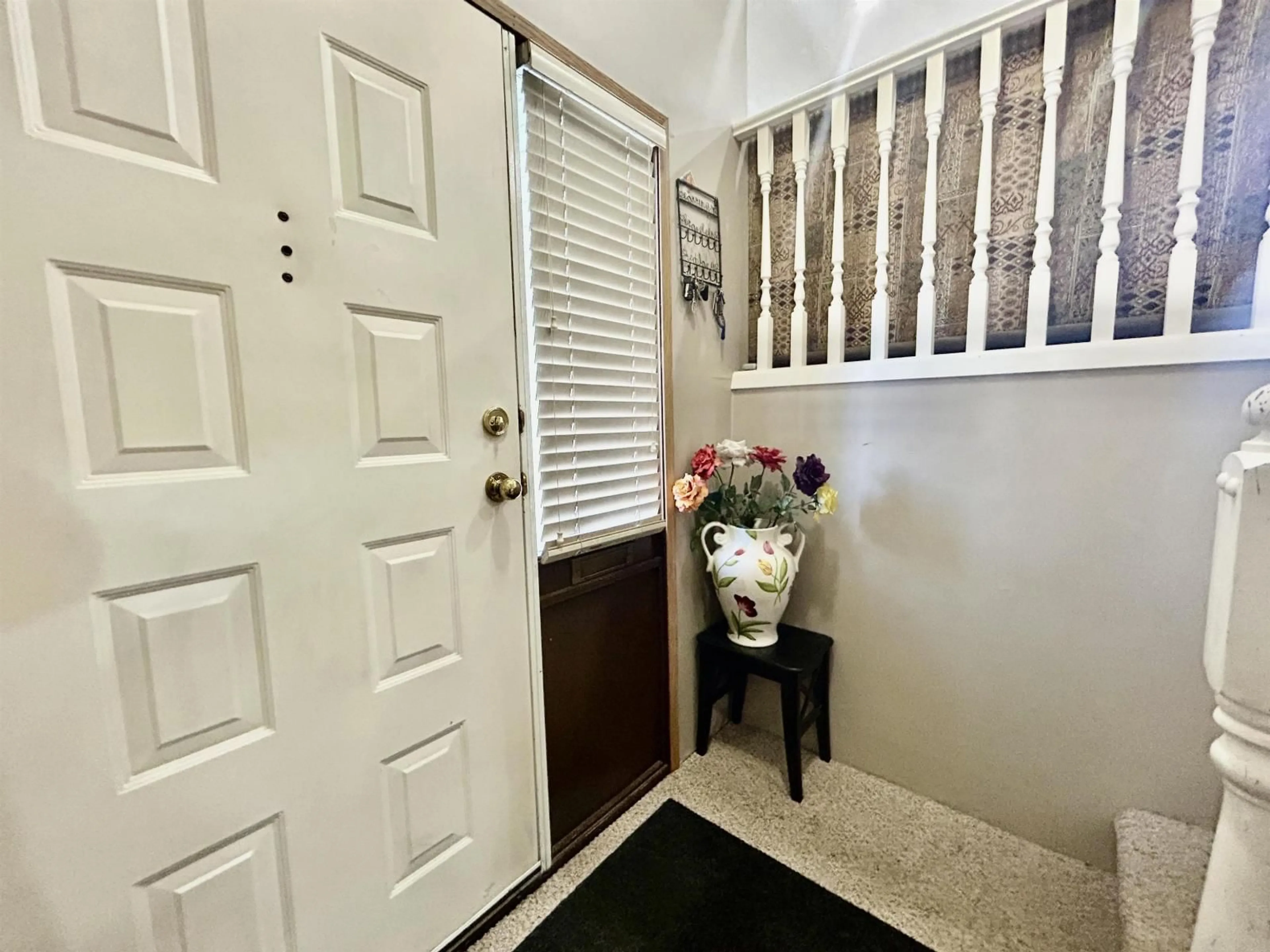 Indoor entryway for 6591 130A, Surrey British Columbia V3W8P5