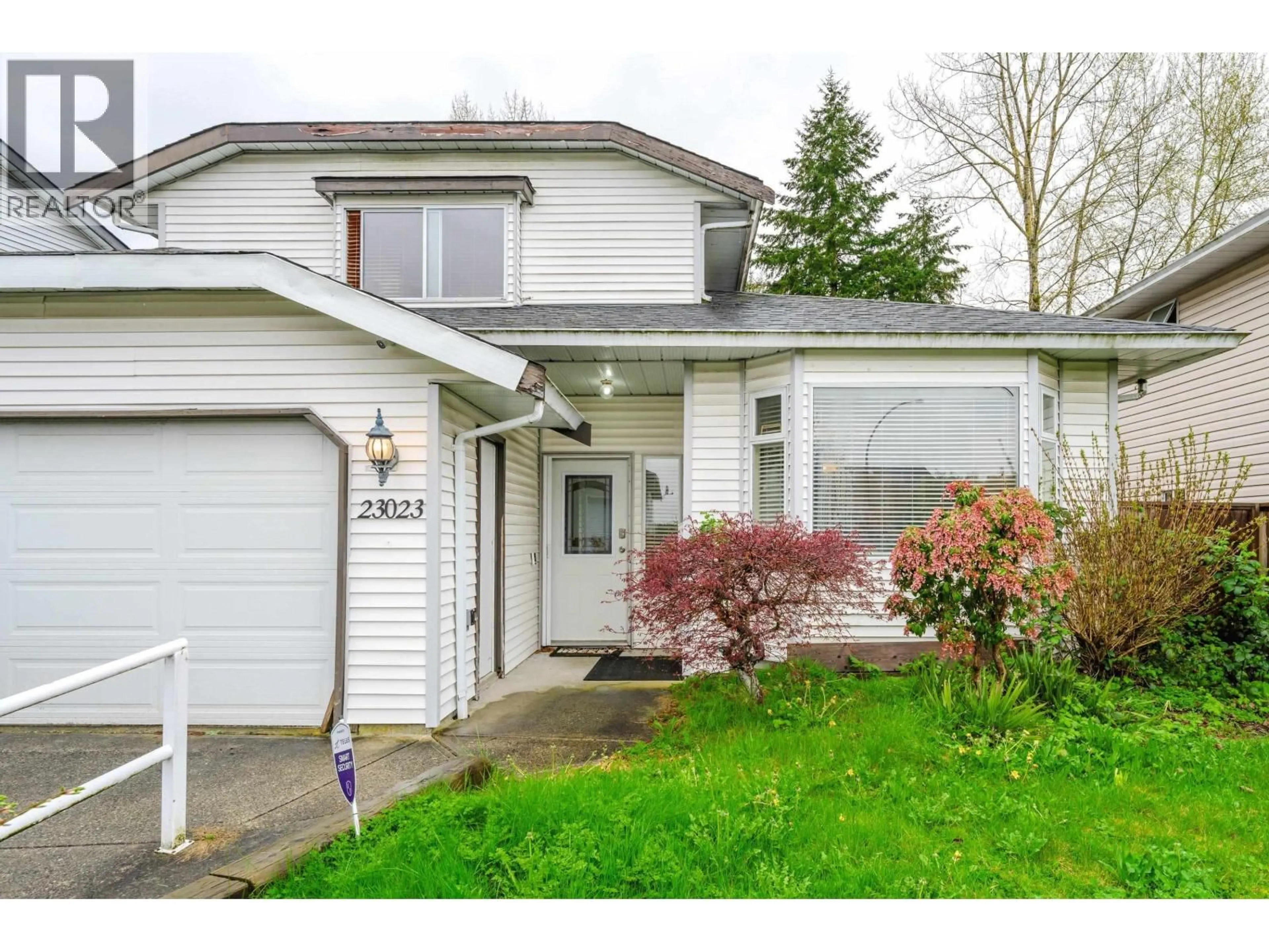 Home with vinyl exterior material, street for 23023 OLUND CRESCENT, Maple Ridge British Columbia V2X9L3