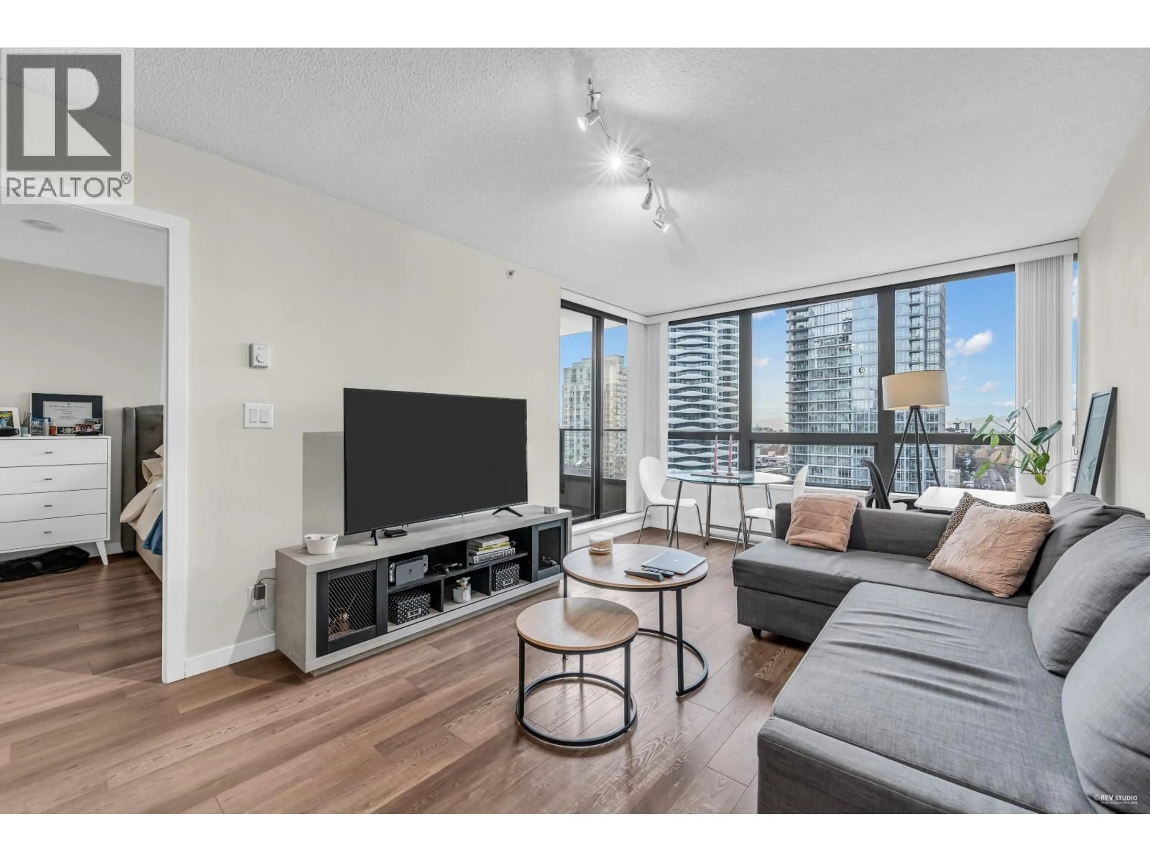 Living room with furniture, unknown for 1609 - 938 SMITHE STREET, Vancouver British Columbia V6Z3H8