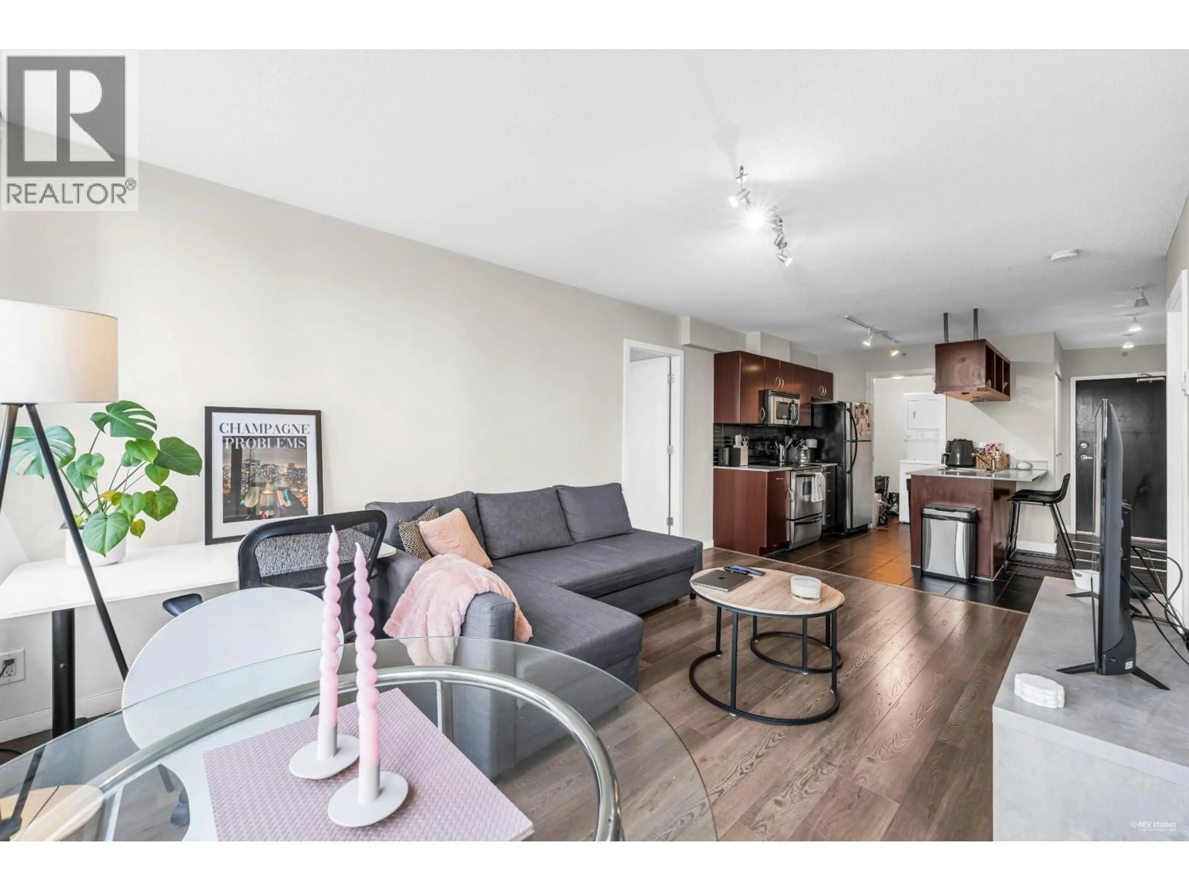 Living room with furniture, wood/laminate floor for 1609 - 938 SMITHE STREET, Vancouver British Columbia V6Z3H8