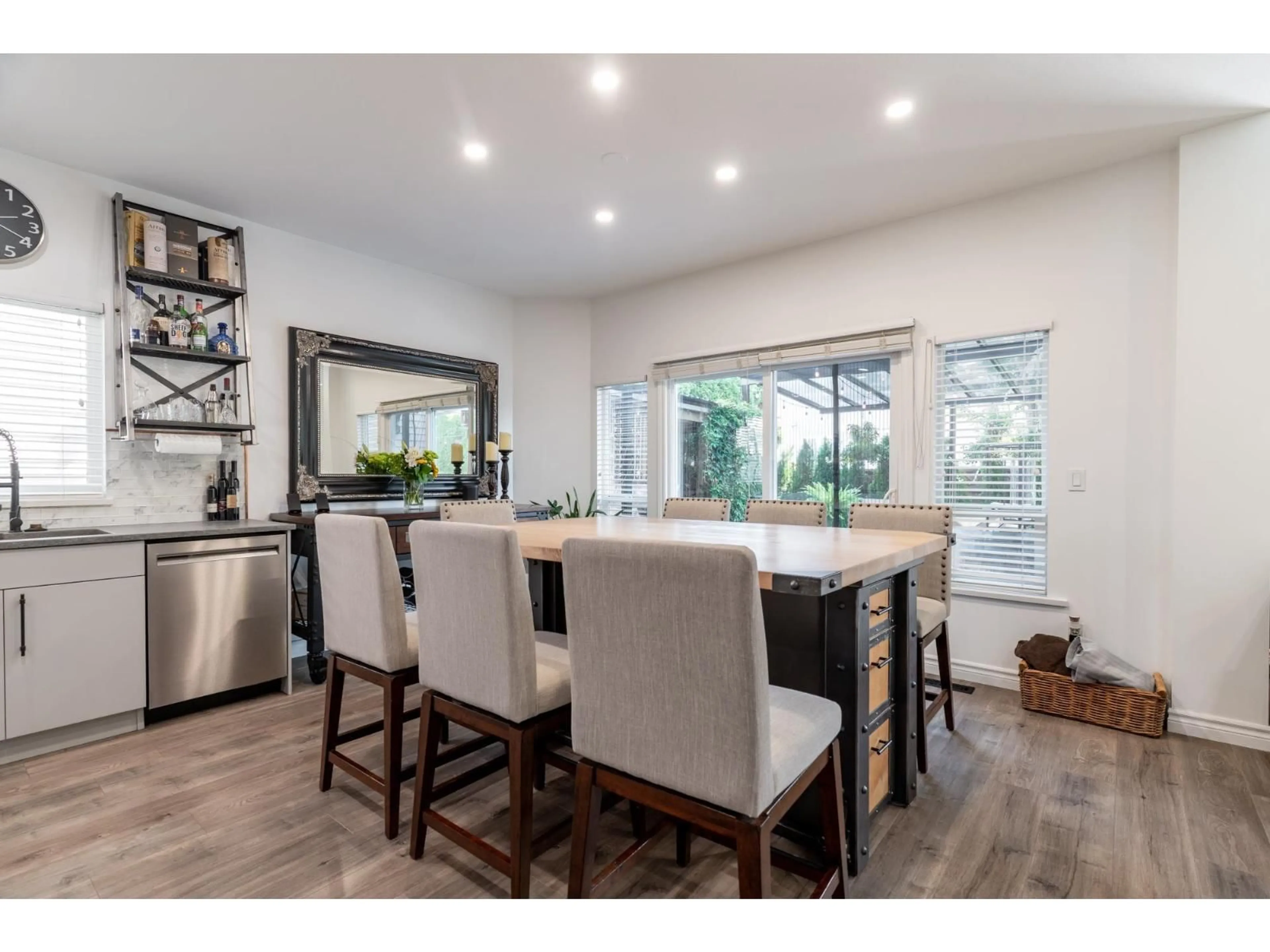 Open concept kitchen, unknown for 8 - 18868 69, Surrey British Columbia V4N5K7