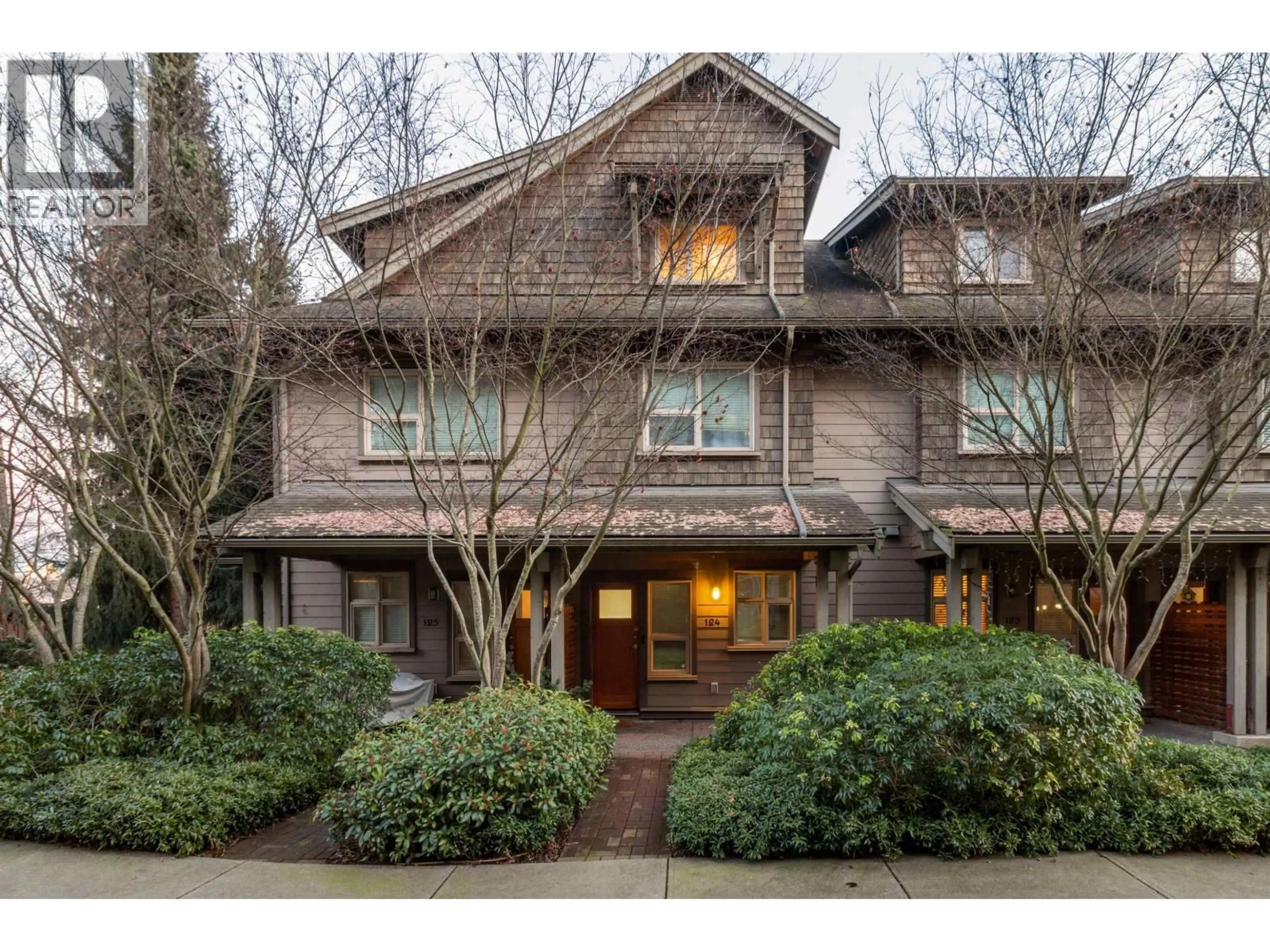 Home with brick exterior material, street for 124 - 250 SALTER STREET, New Westminster British Columbia V3M0B7