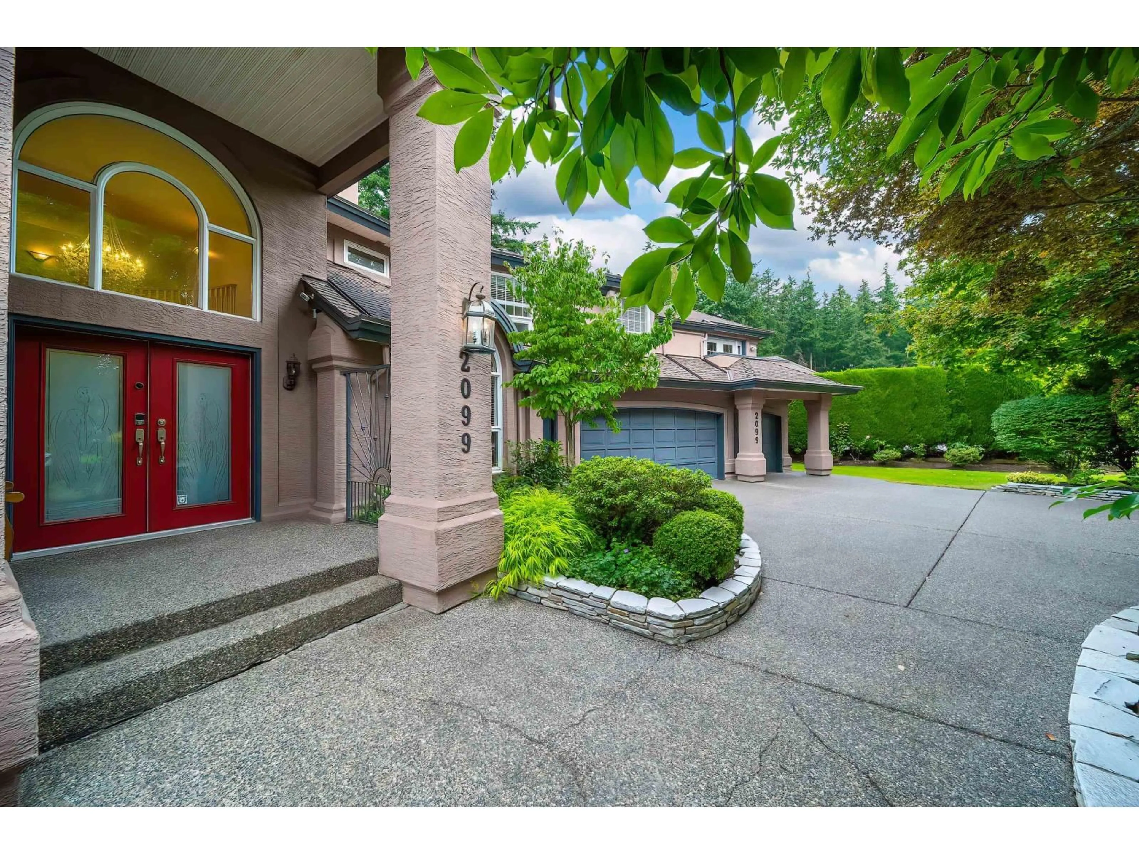 Indoor foyer for 2099 132A, Surrey British Columbia V4A9K2