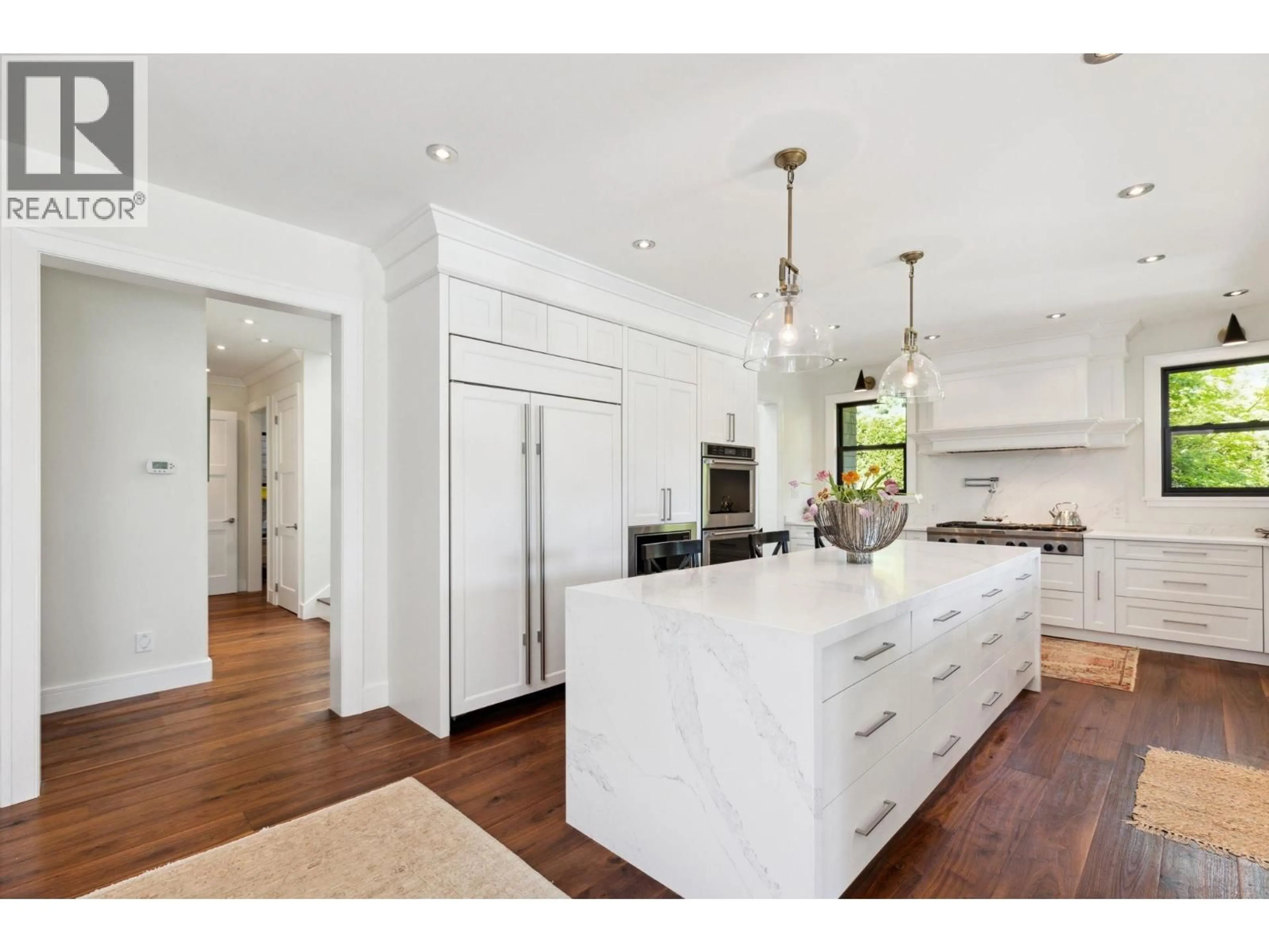 Open concept kitchen, unknown for 939 FRIAR CRESCENT, North Vancouver British Columbia V7G1M5