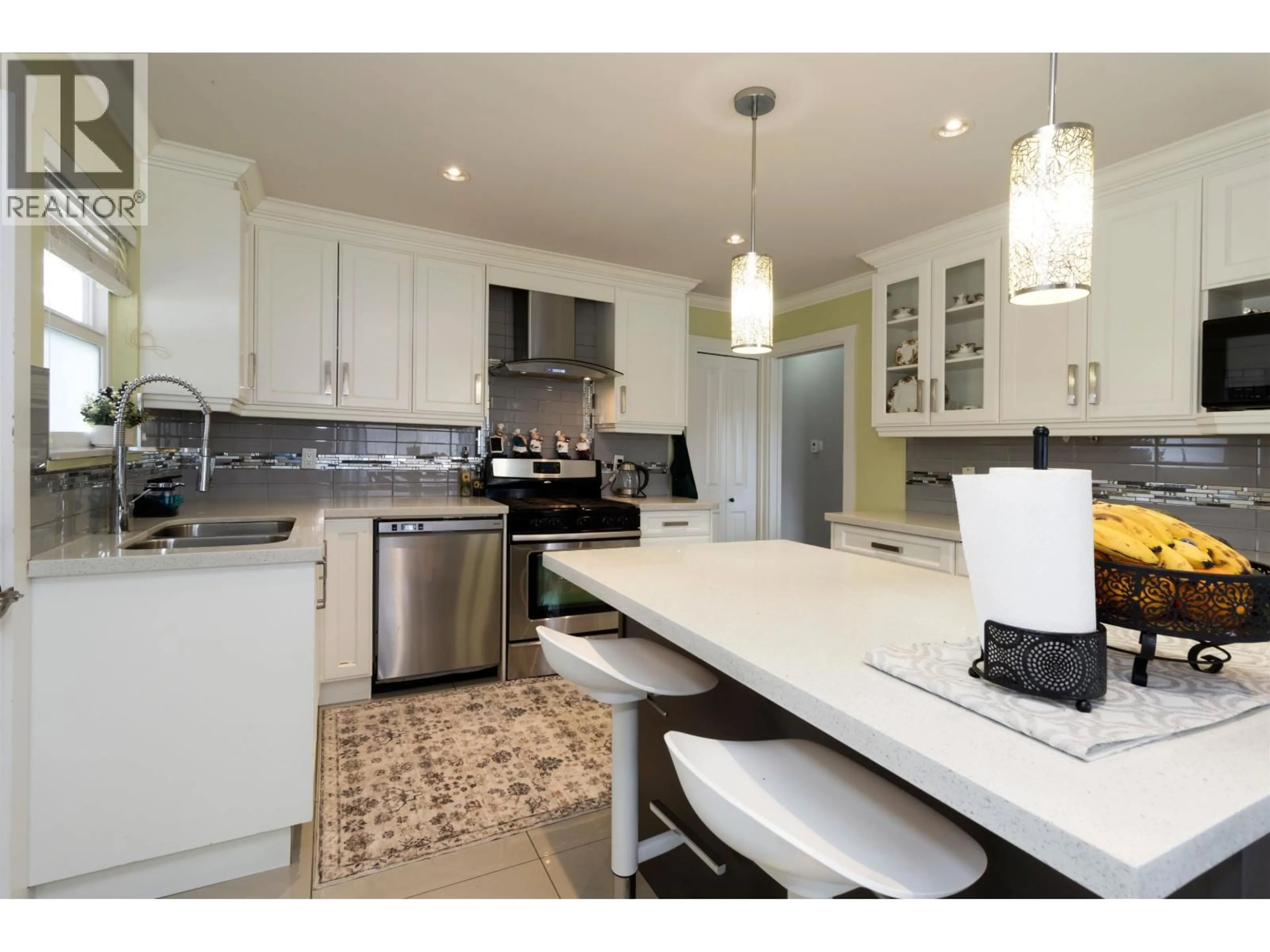 Open concept kitchen, ceramic/tile floor for 10711 SEAMOUNT ROAD, Richmond British Columbia V7A4P5