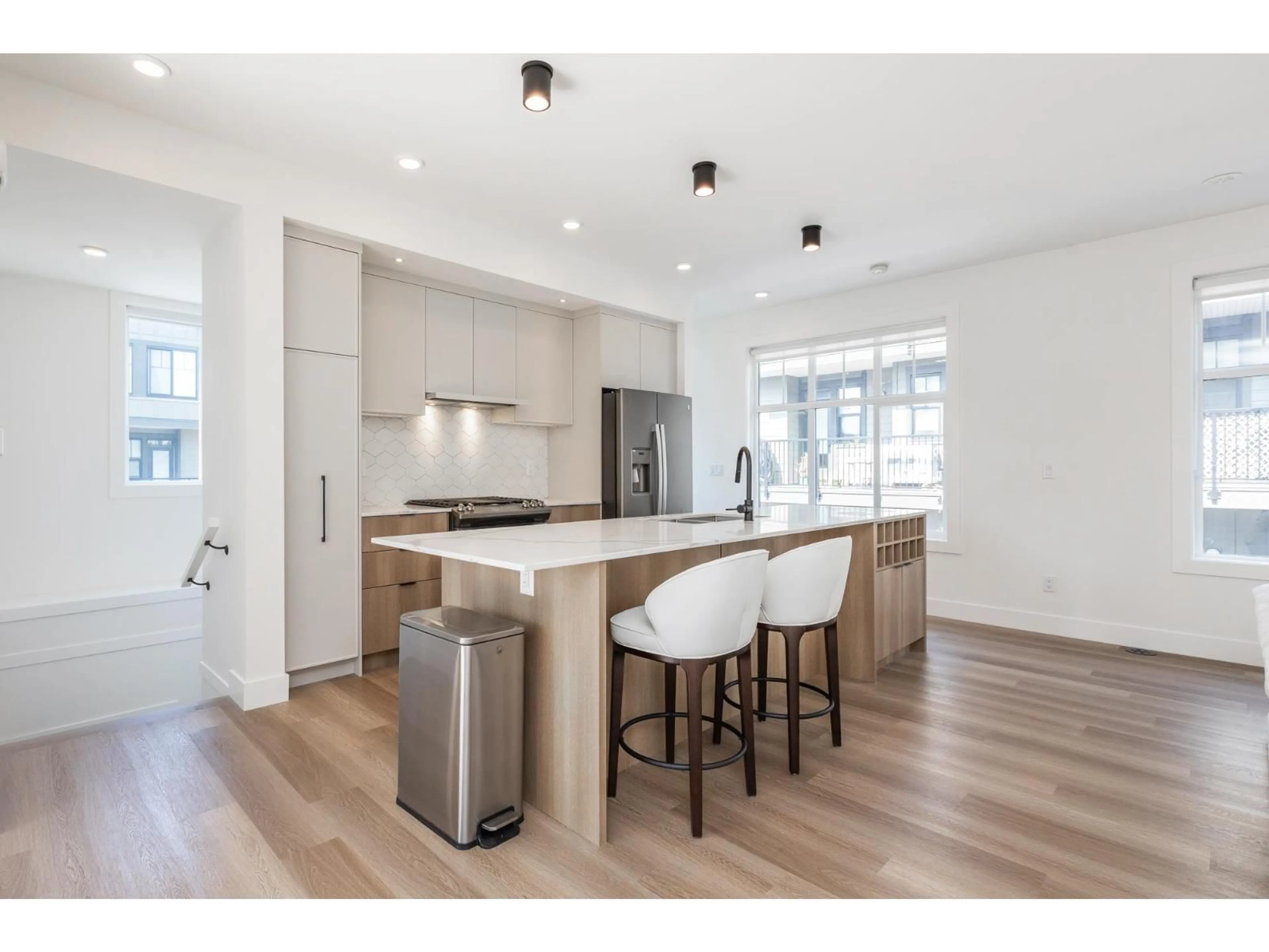 Open concept kitchen, wood/laminate floor for 12 - 2350 165, Surrey British Columbia V3Z1J9