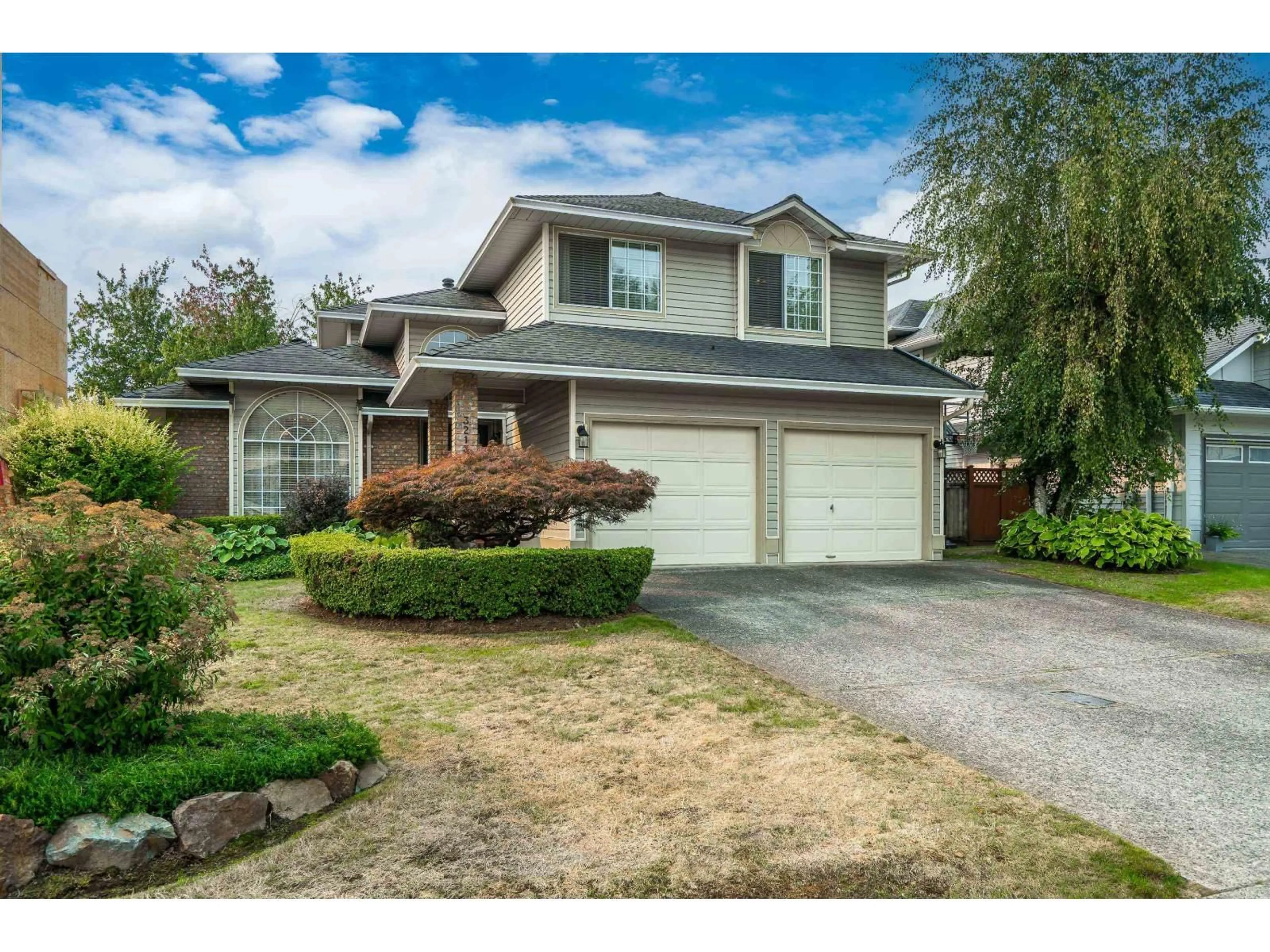 Home with vinyl exterior material, street for 32134 CLINTON, Abbotsford British Columbia V2T5B5