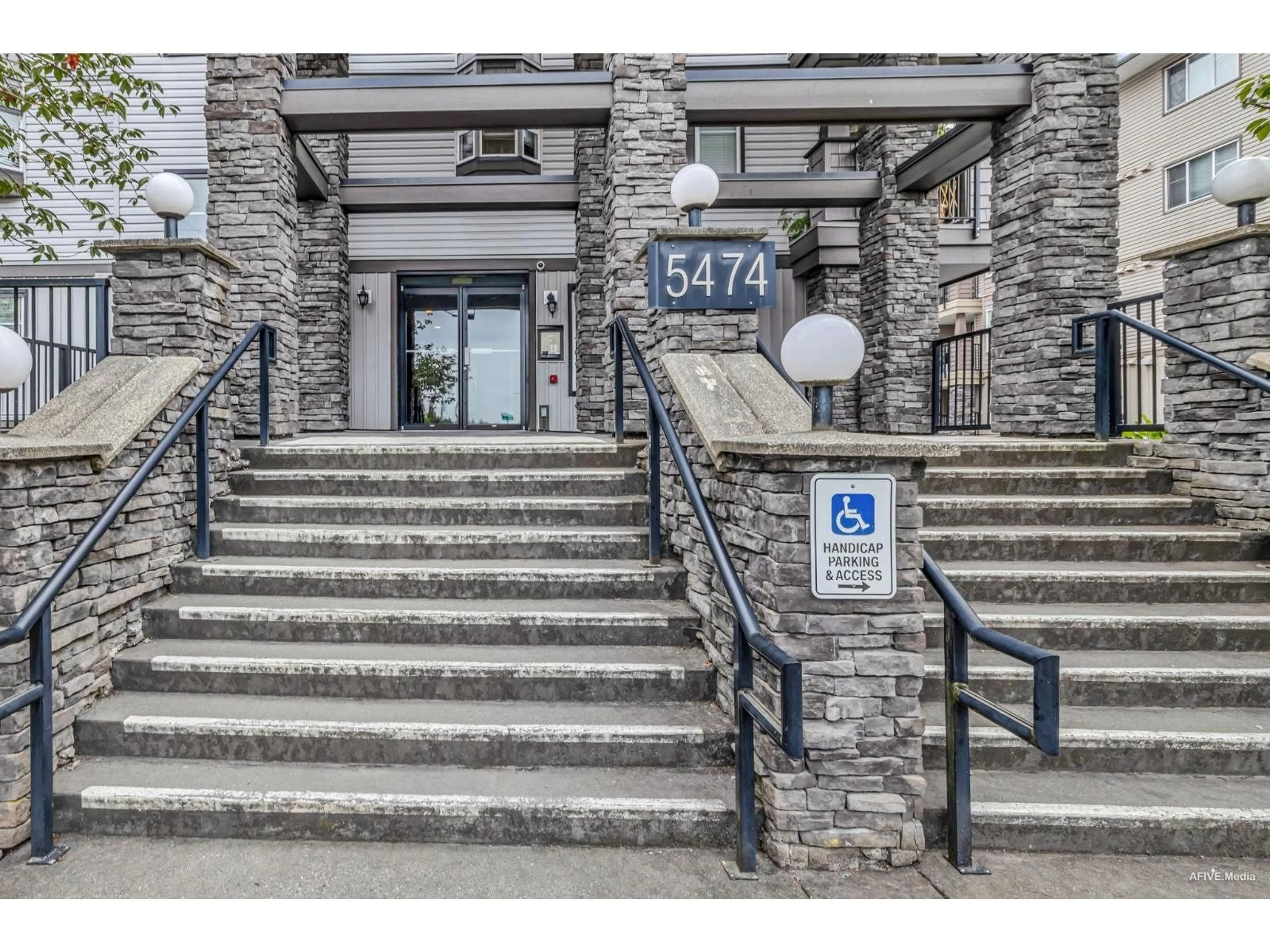 Indoor foyer for 306 - 5474 198, Langley British Columbia V3A1G2