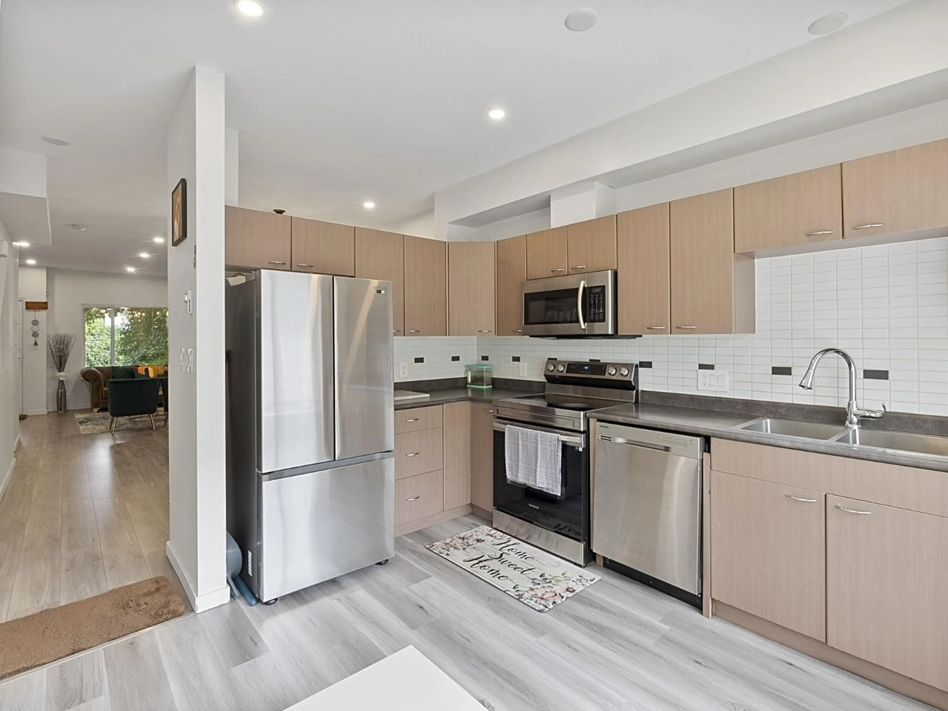 Open concept kitchen, unknown for 14 - 18701 66, Surrey British Columbia V3S4P3