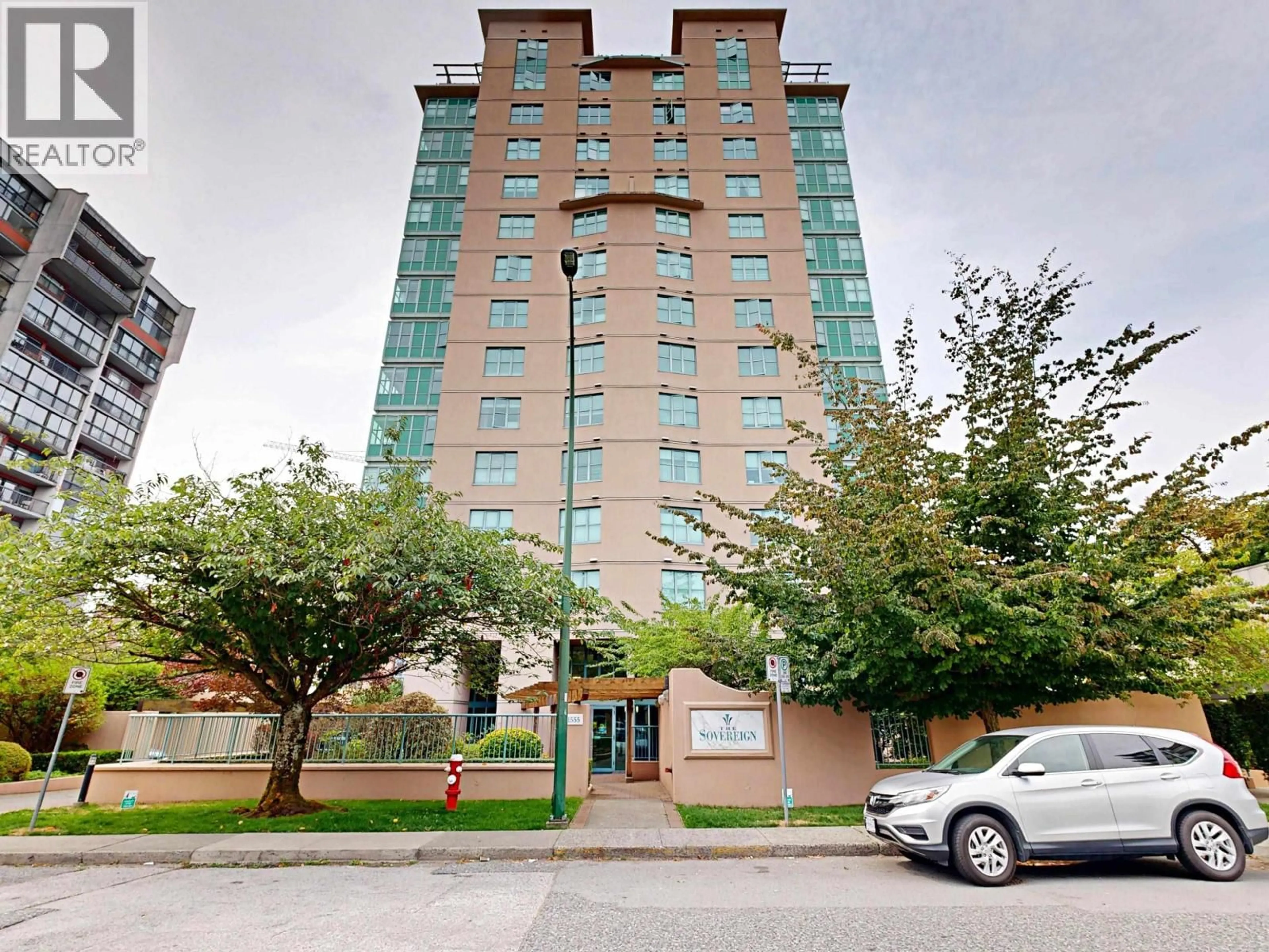 Indoor foyer for 202 - 1555 EASTERN AVENUE, North Vancouver British Columbia V7L3G2