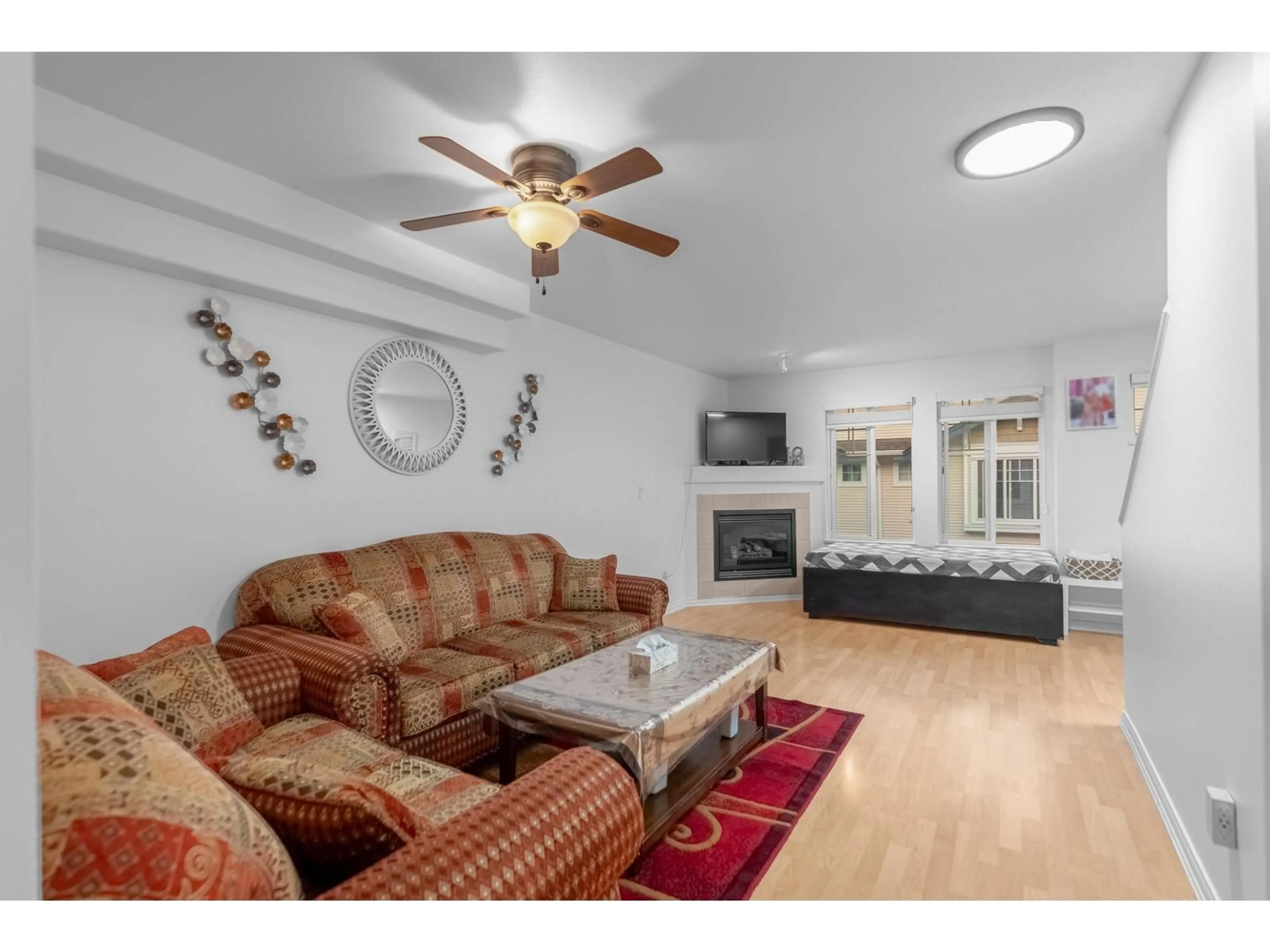 Living room with furniture, unknown for 56 - 6533 121, Surrey British Columbia V3W1M5