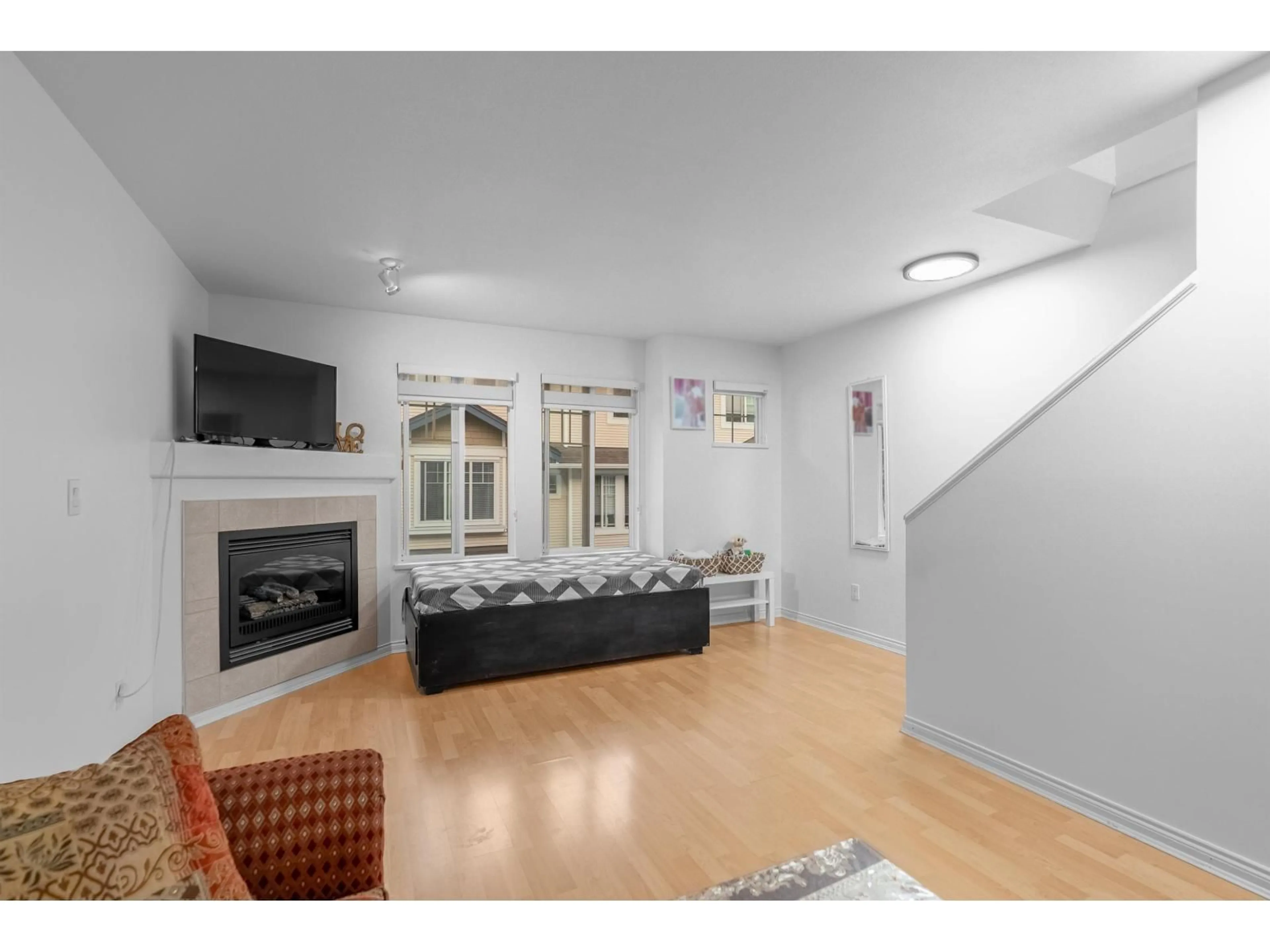 Living room with furniture, unknown for 56 - 6533 121, Surrey British Columbia V3W1M5