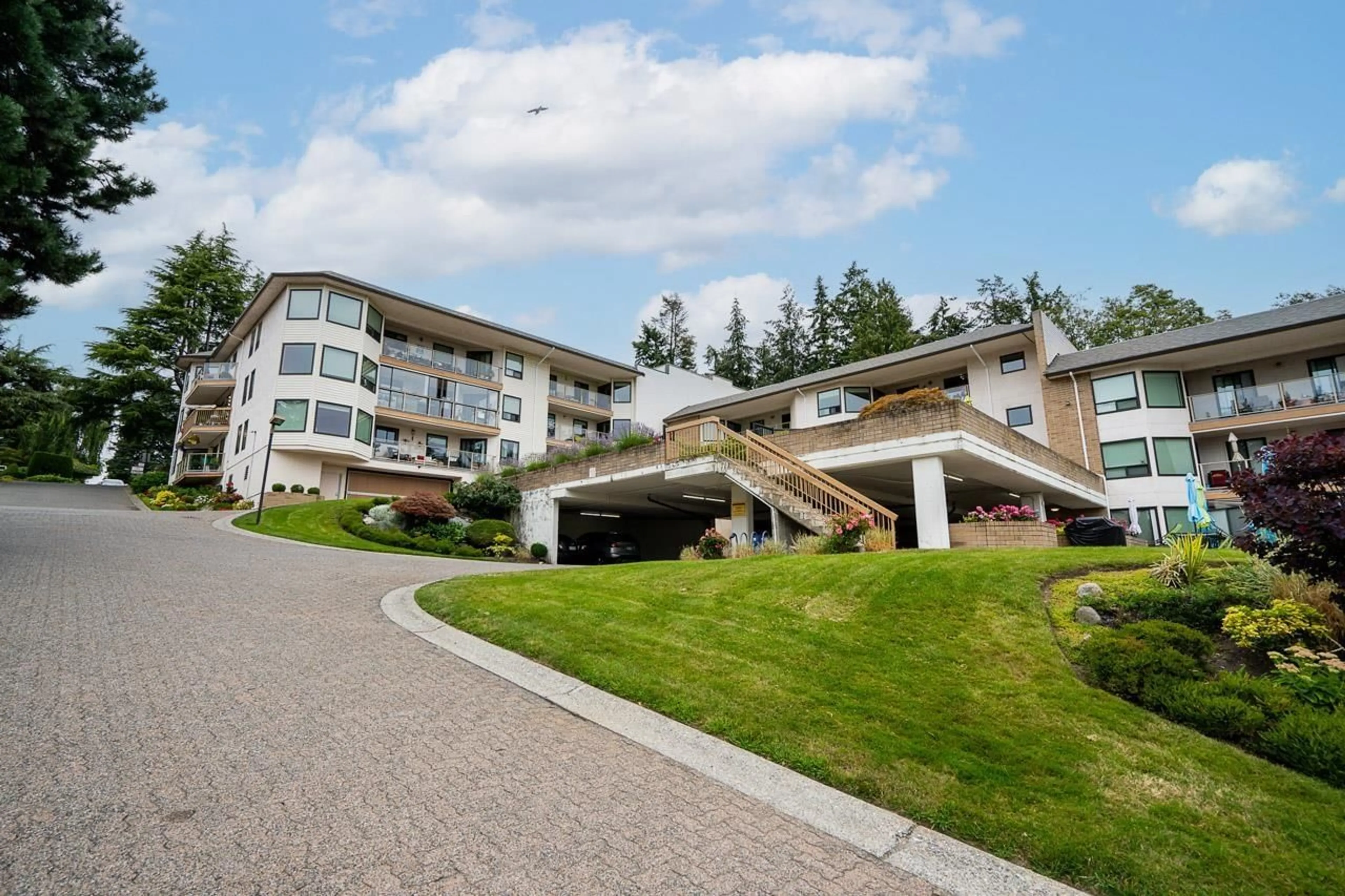 Unknown for 519 - 1350 VIDAL, White Rock British Columbia V4B5G6
