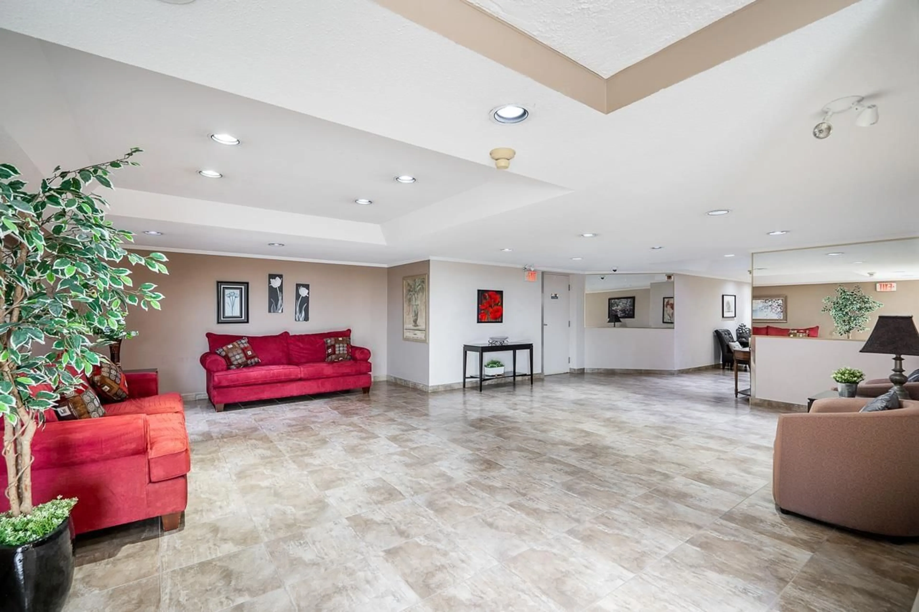 Lobby for 519 - 1350 VIDAL, White Rock British Columbia V4B5G6