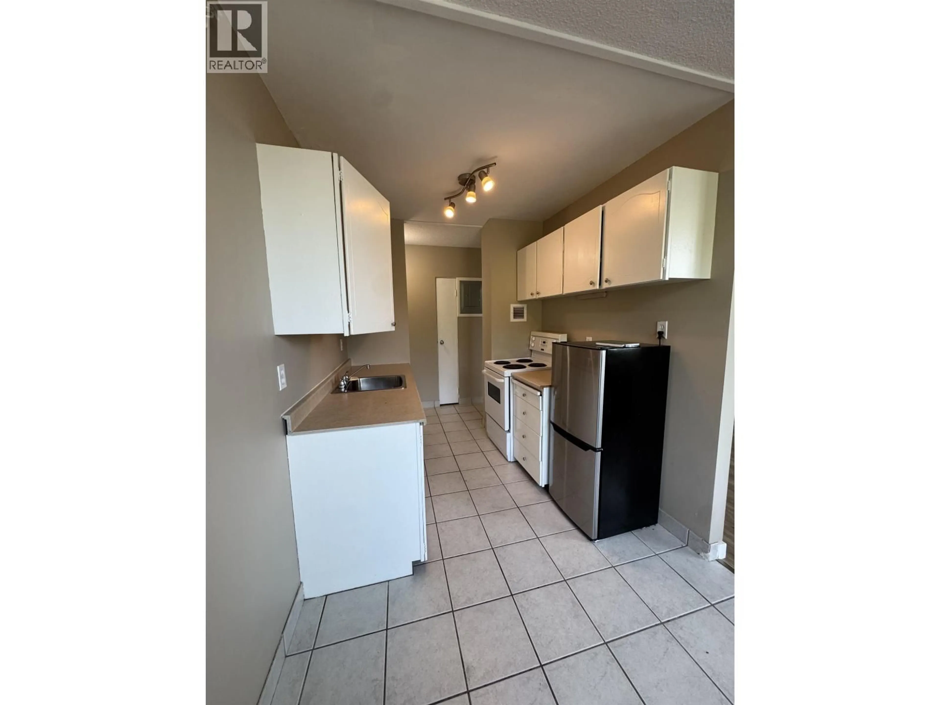 Standard kitchen, unknown for 504 - 1501 QUEENSWAY, Prince George British Columbia V2L1L5