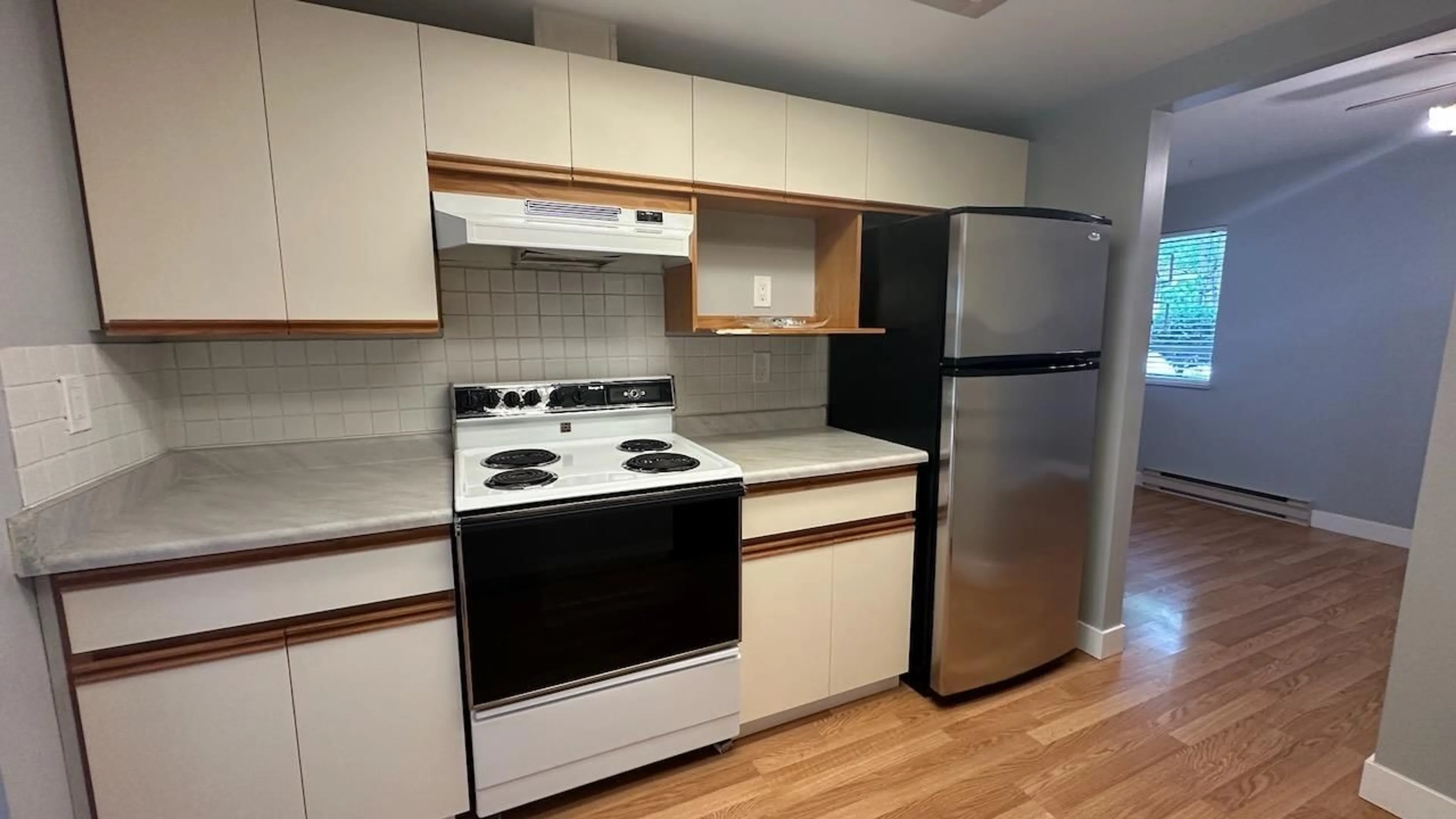 Standard kitchen, wood/laminate floor for 138 - 14154 103, Surrey British Columbia V3T4Z6