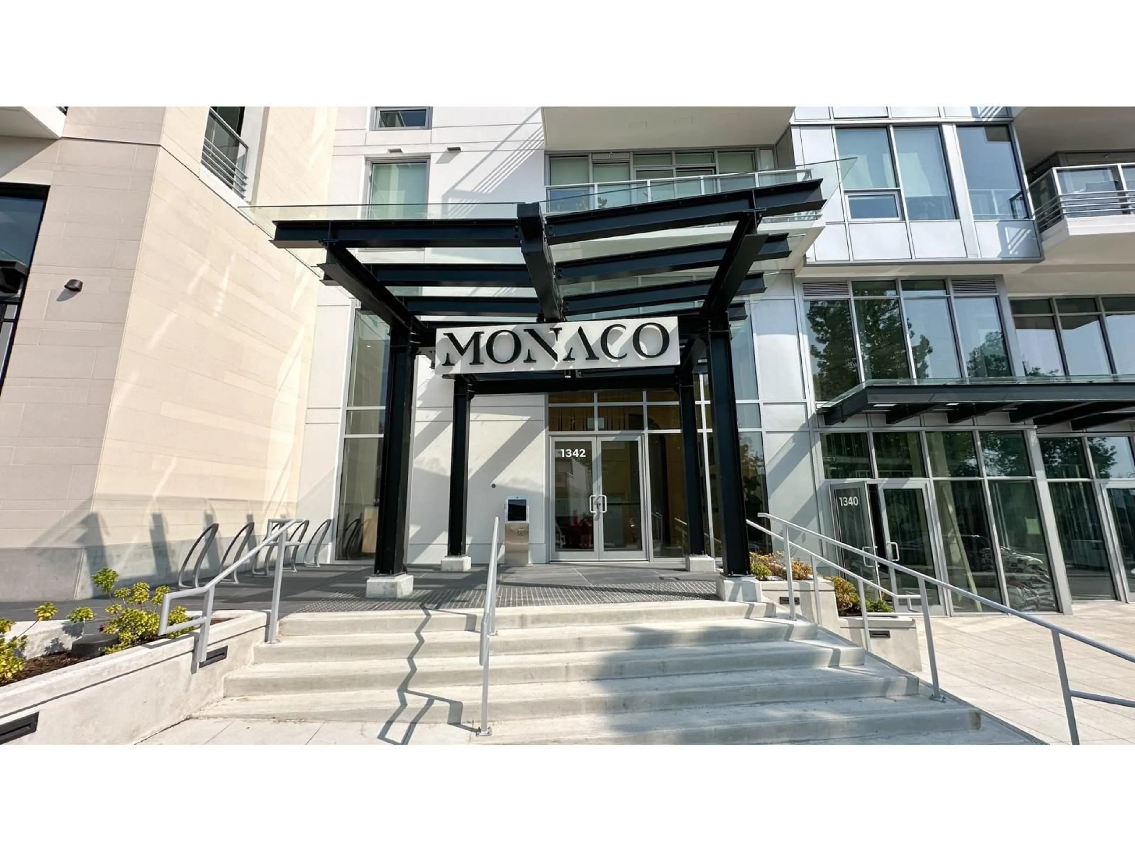 Indoor foyer for 408 - 1342 JOHNSTON, White Rock British Columbia V4B0C7