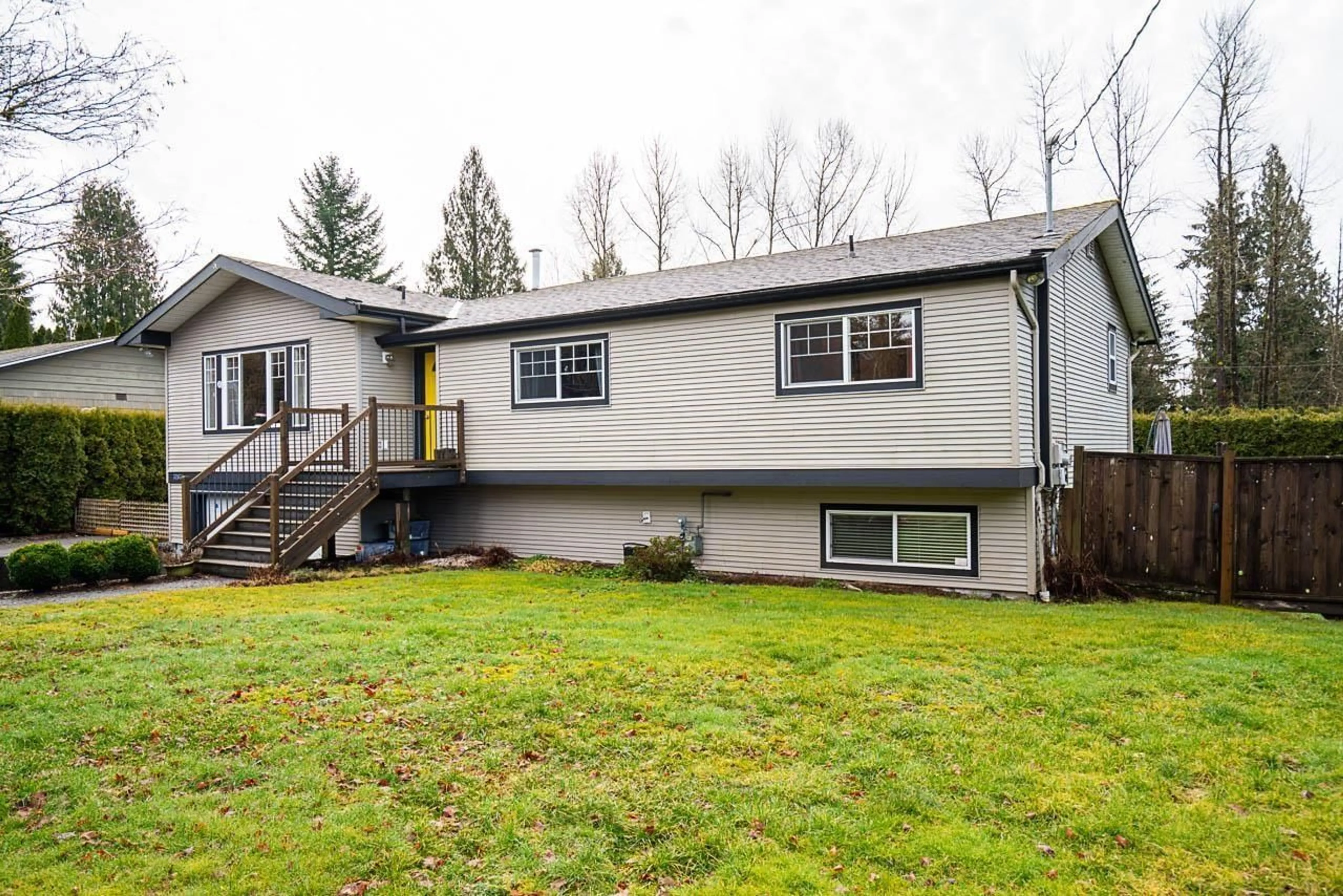 Home with vinyl exterior material, unknown for 32634 LAMINMAN, Mission British Columbia V4S1A8
