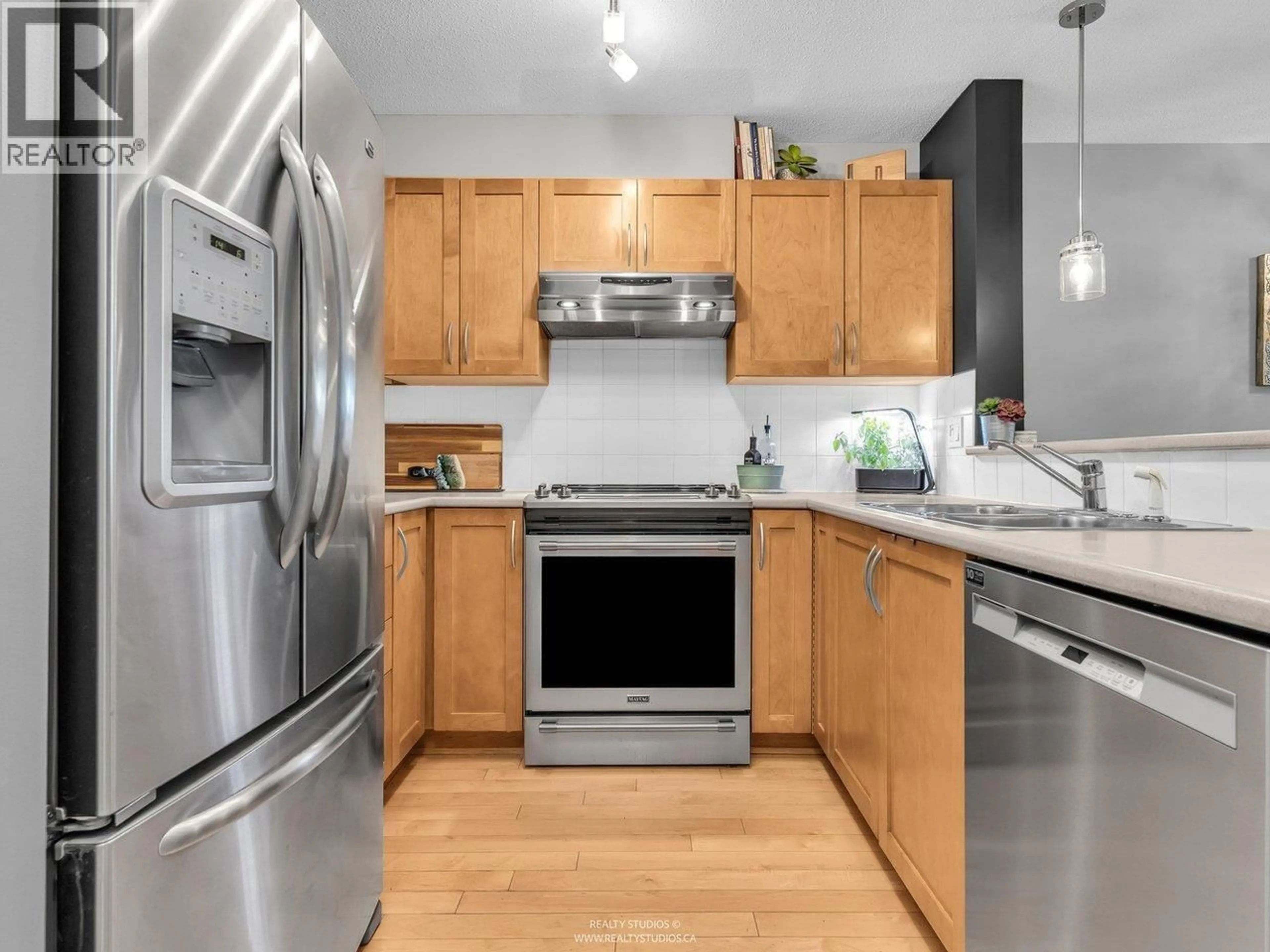 Unknown for 105 - 333 1ST STREET, North Vancouver British Columbia V7L4W9