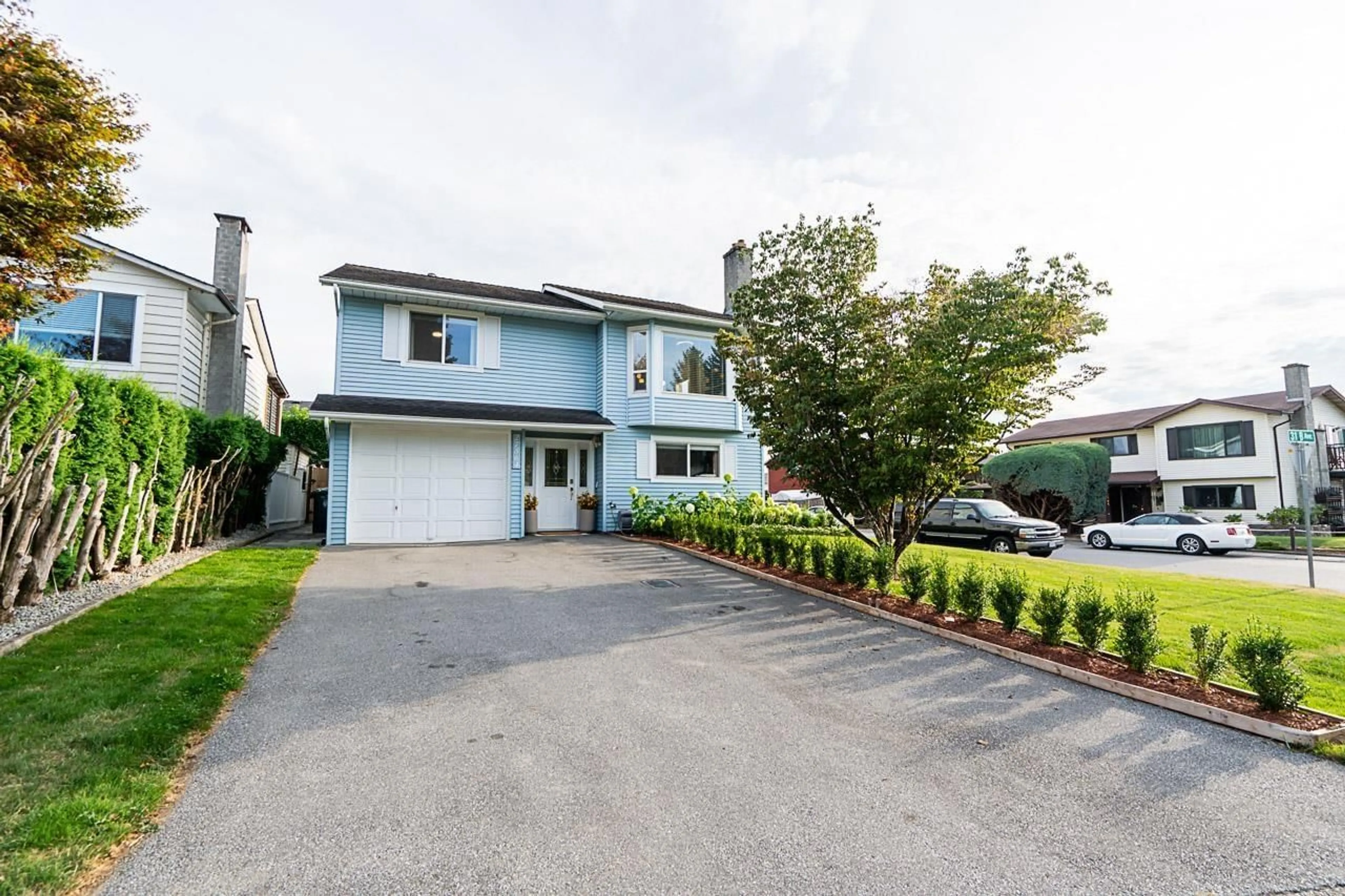 Home with vinyl exterior material, street for 27564 31B, Langley British Columbia V4W3L3