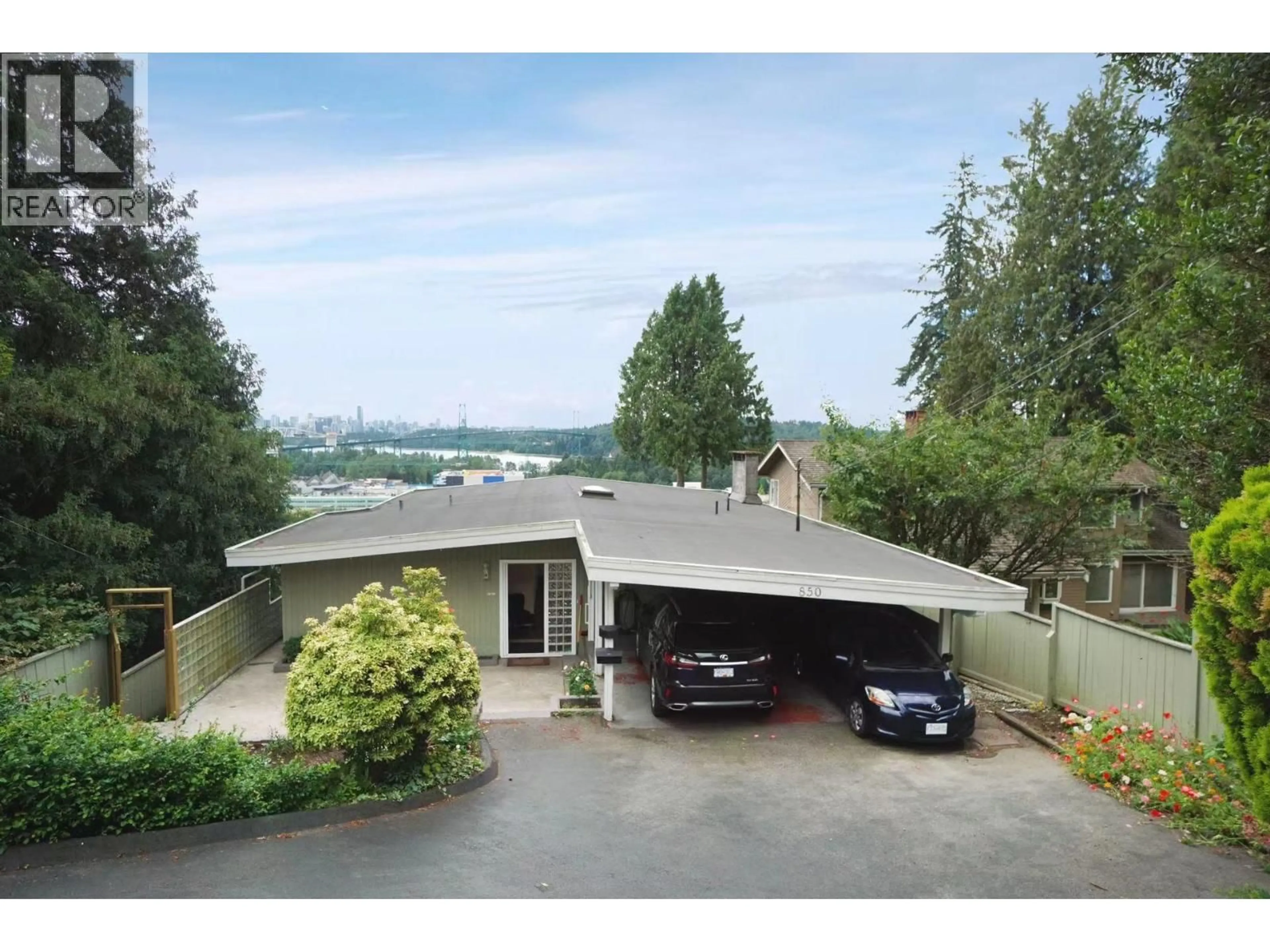 A pic from outside/outdoor area/front of a property/back of a property/a pic from drone, mountain view for 850 ESQUIMALT AVENUE, West Vancouver British Columbia V7T1J8