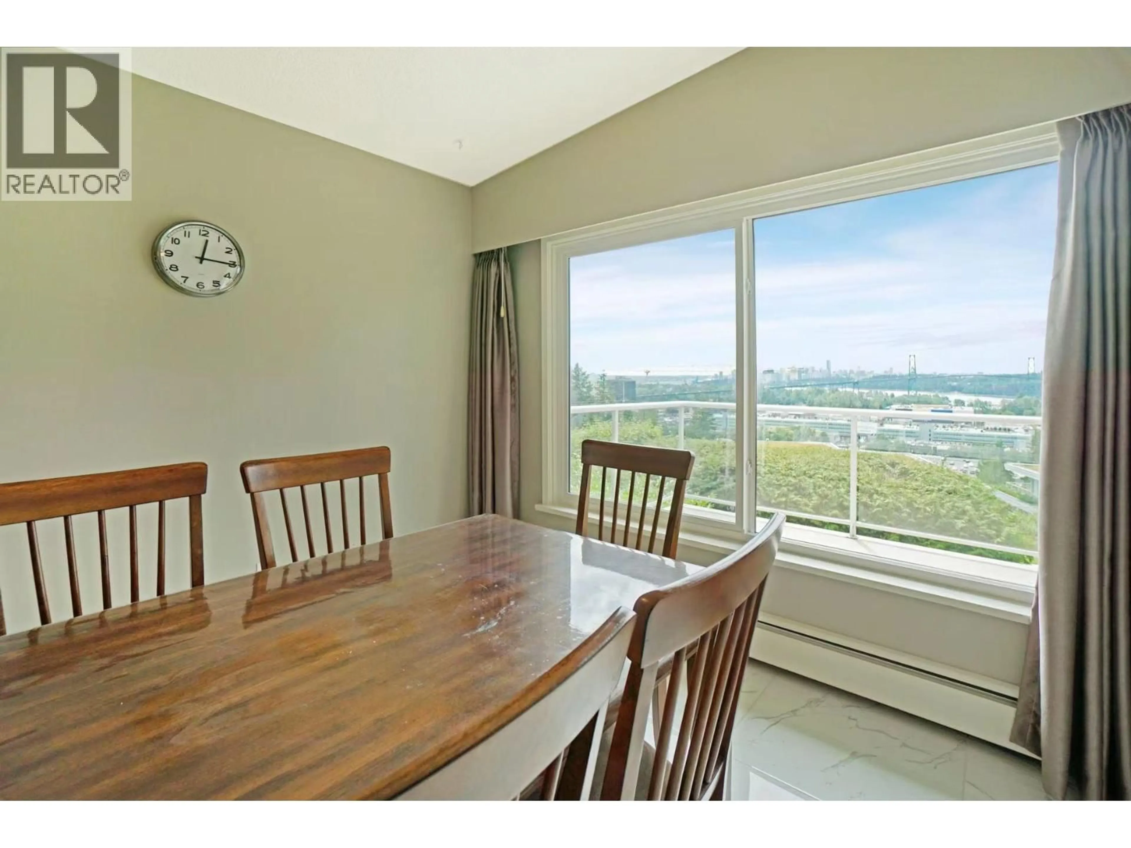 Dining room, wood/laminate floor for 850 ESQUIMALT AVENUE, West Vancouver British Columbia V7T1J8