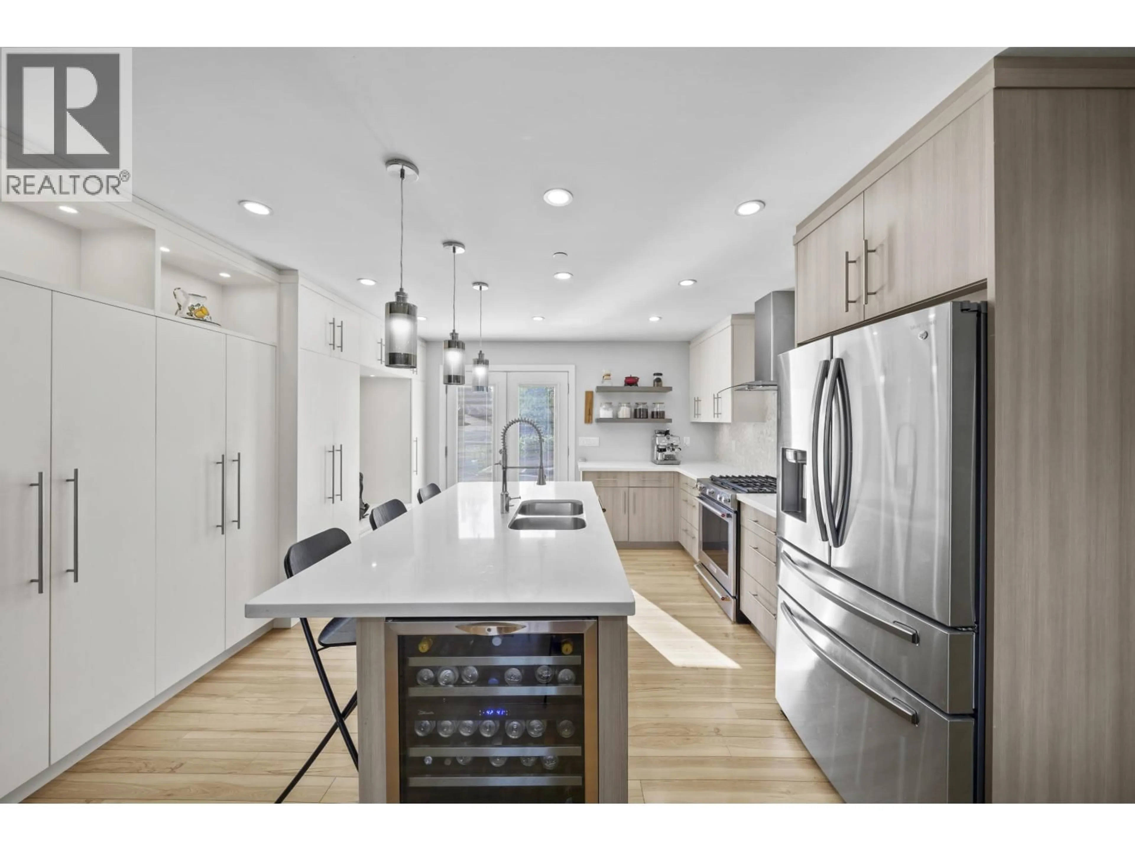 Contemporary kitchen, unknown for 3759 COAST MERIDIAN ROAD, Port Coquitlam British Columbia V3B3P2