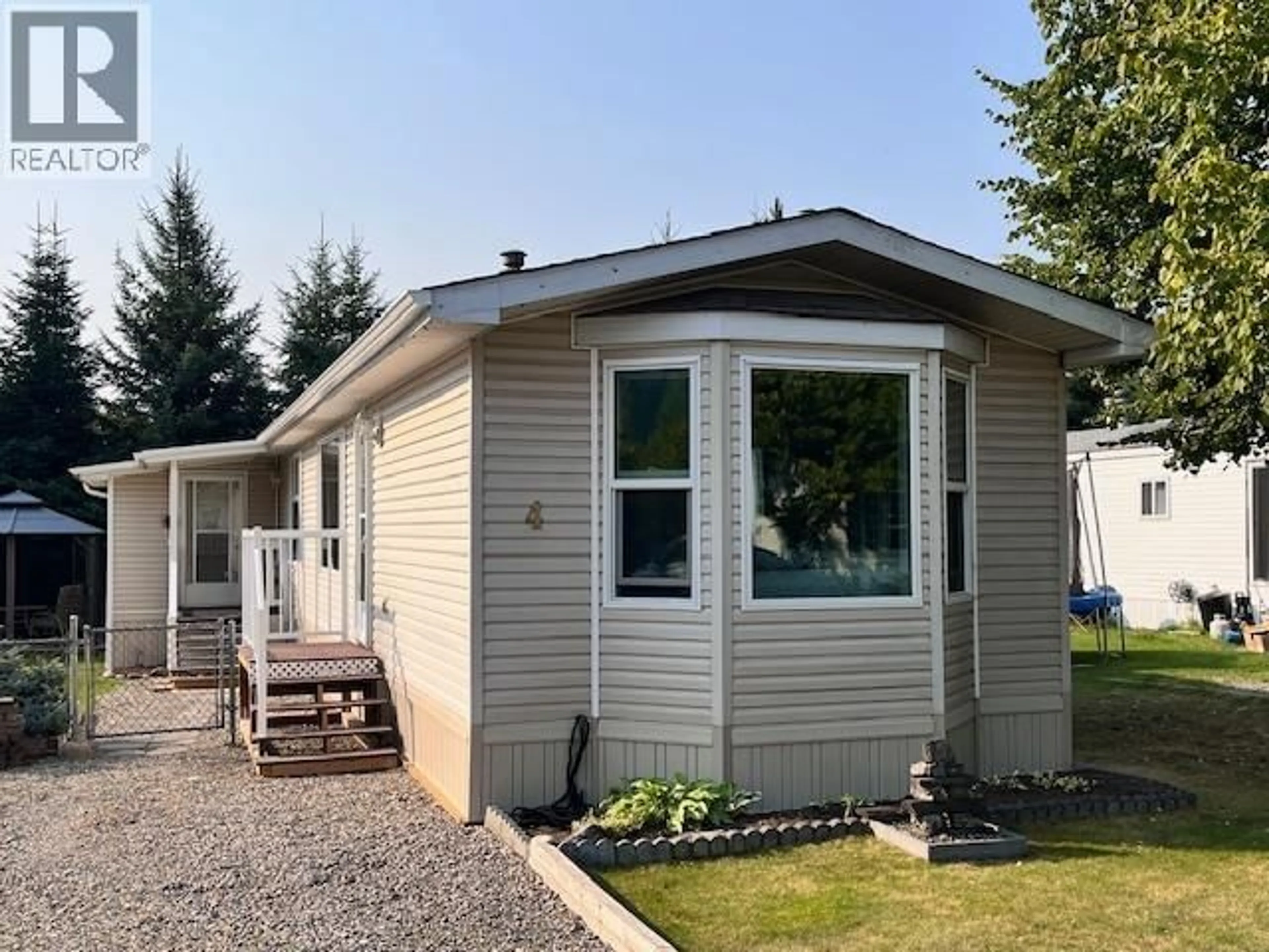 Home with vinyl exterior material, street for 4 - 370 WESTLAND ROAD, Quesnel British Columbia V2J6A7
