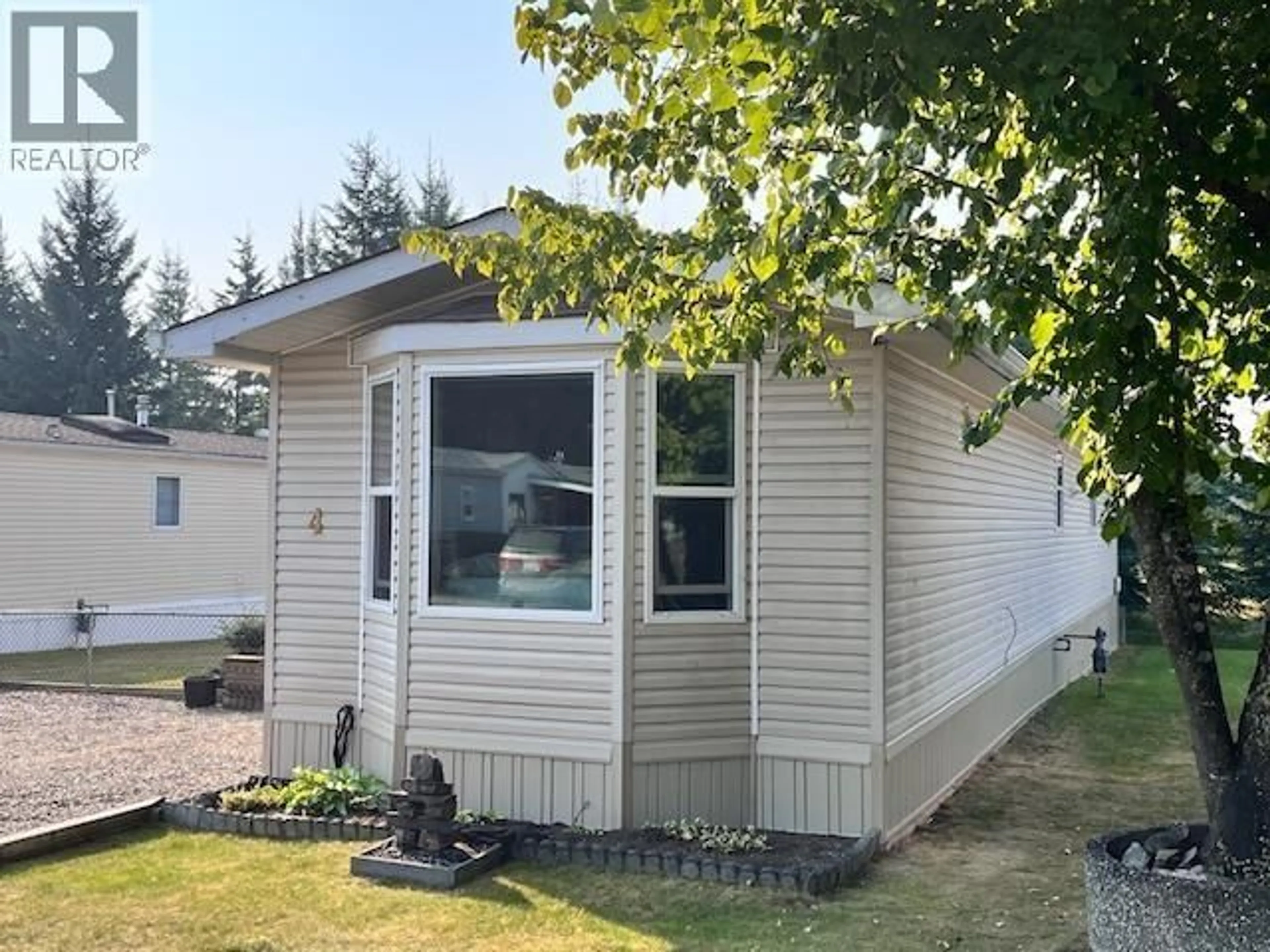 Home with vinyl exterior material, street for 4 - 370 WESTLAND ROAD, Quesnel British Columbia V2J6A7