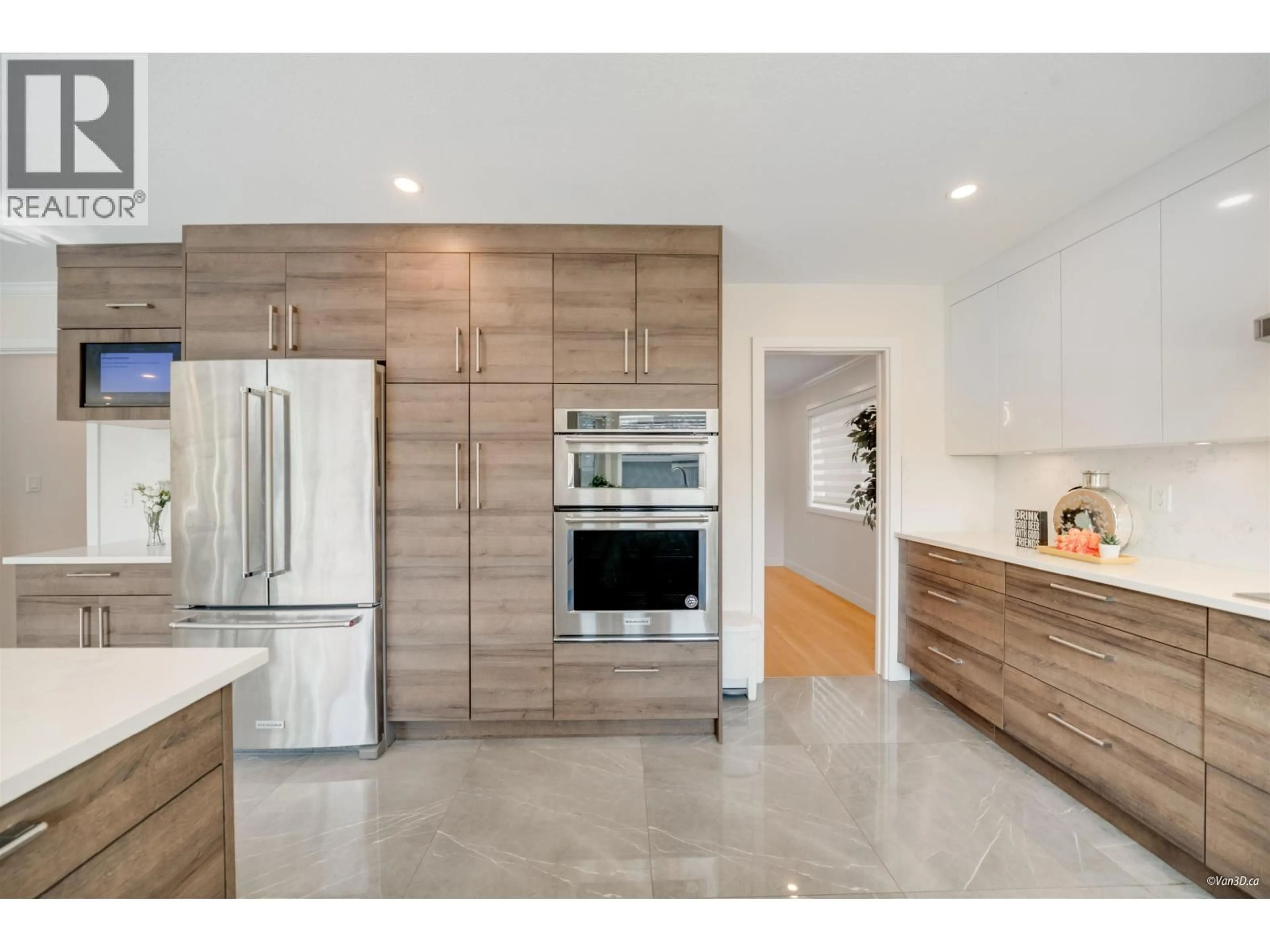 Contemporary kitchen, unknown for 9420 LAKA DRIVE, Richmond British Columbia V7E5X5