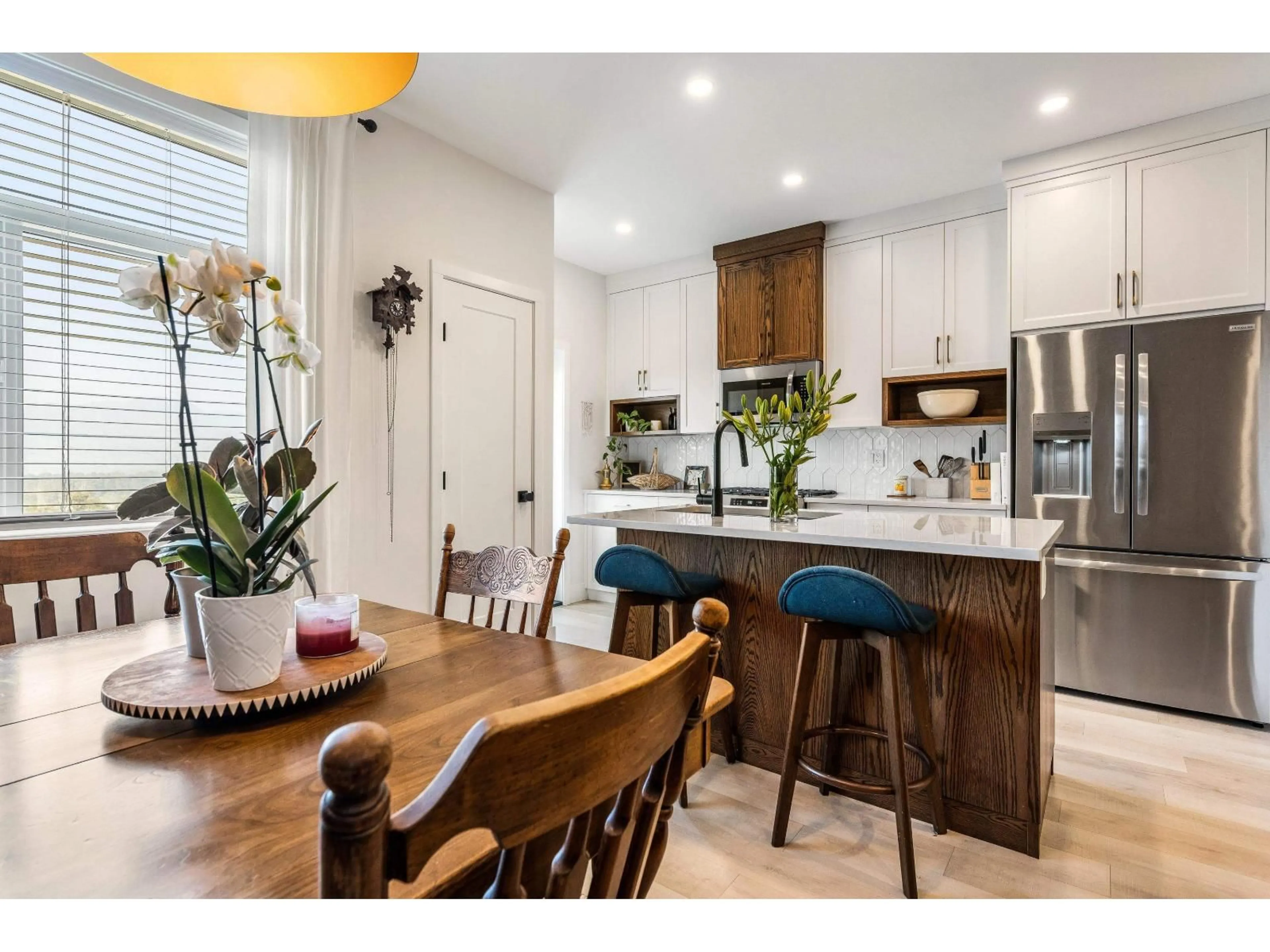 Open concept kitchen, wood/laminate floor for 16 - 43998 CHILLIWACK MOUNTAIN ROAD, Chilliwack British Columbia V2R6J2
