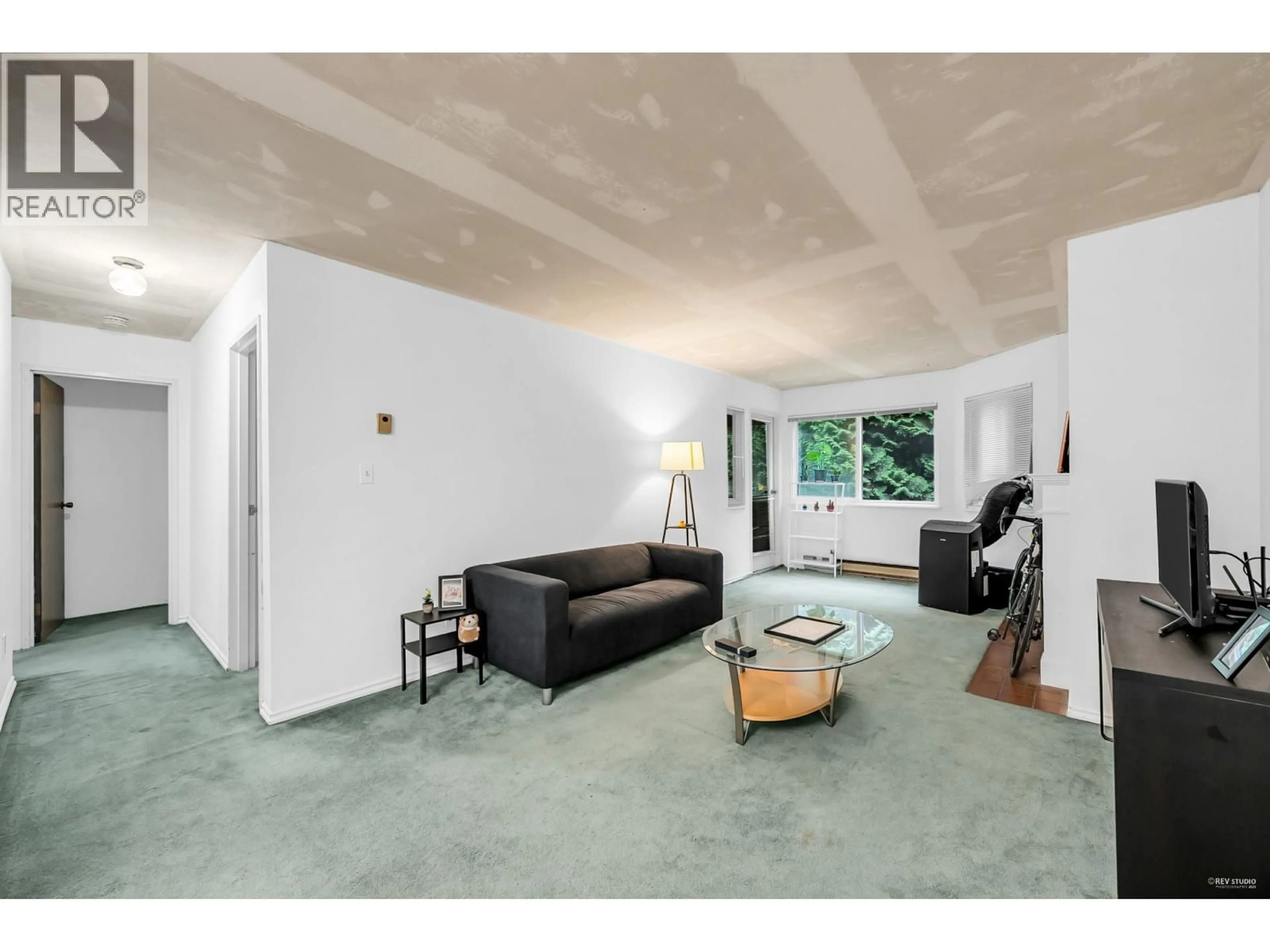 A pic of a room for 303 - 9880 MANCHESTER DRIVE, Burnaby British Columbia V3N4R3